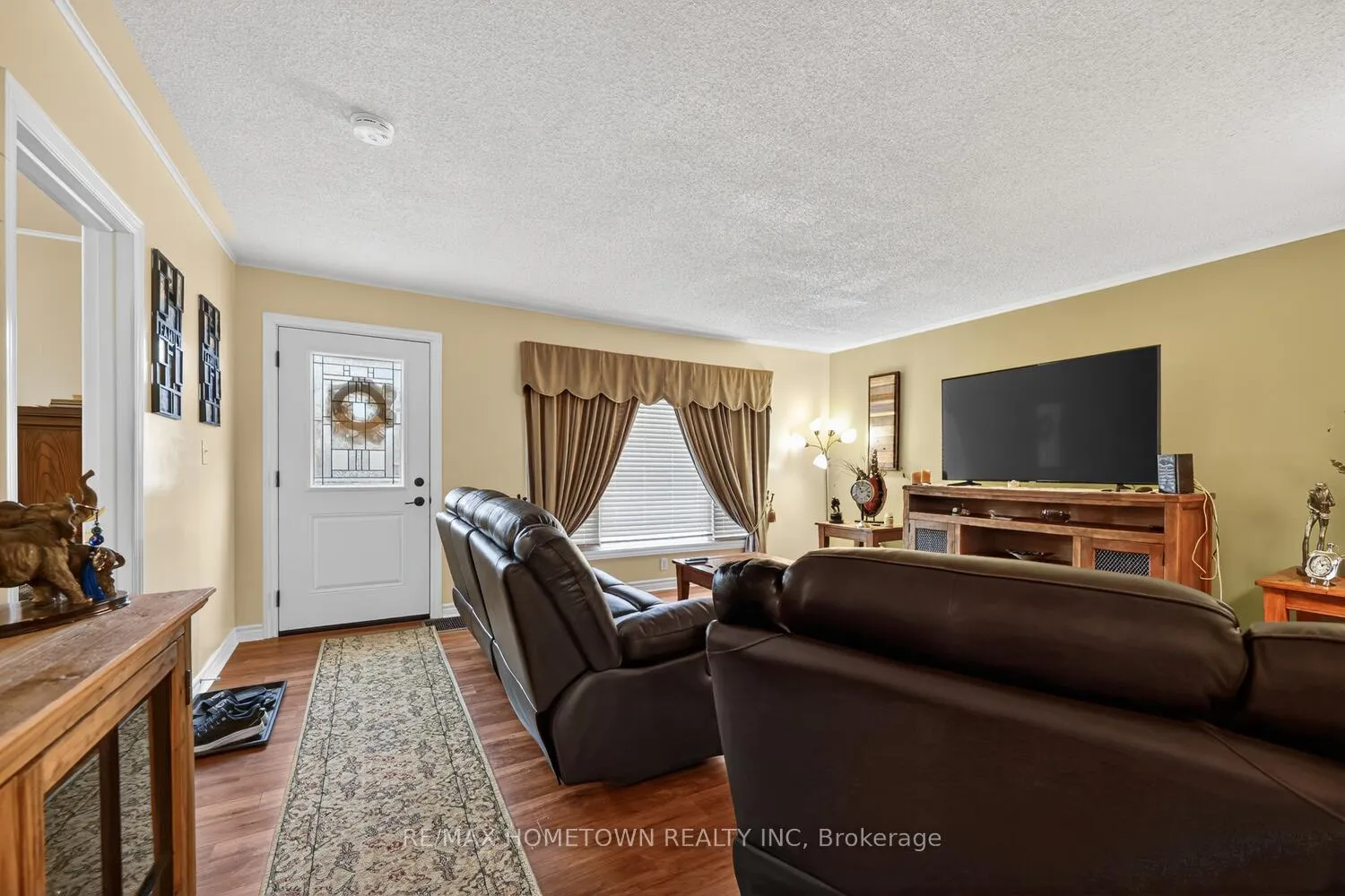 Photo 5 of 2213 Meadowview Drive, Augusta, Augusta Twp — HOMEH