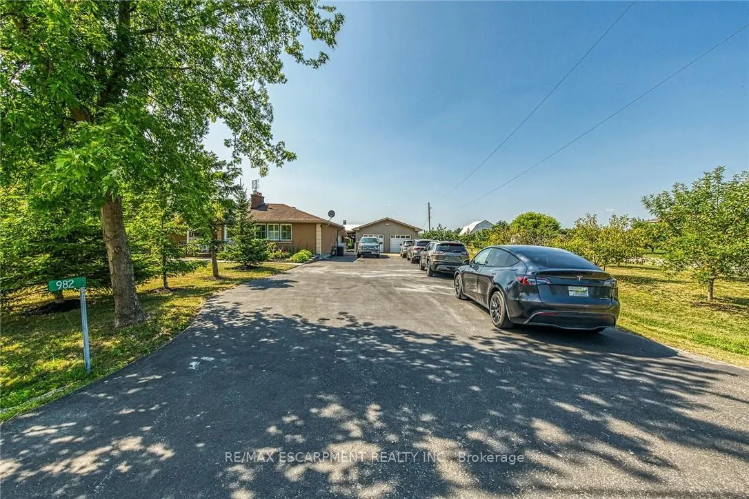 Photo 7 of 982 Highland Road E, Hamilton, Rural Stoney Creek — HOMEH