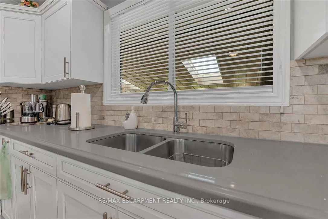 Photo 13 of 982 Highland Road E, Hamilton, Rural Stoney Creek — HOMEH