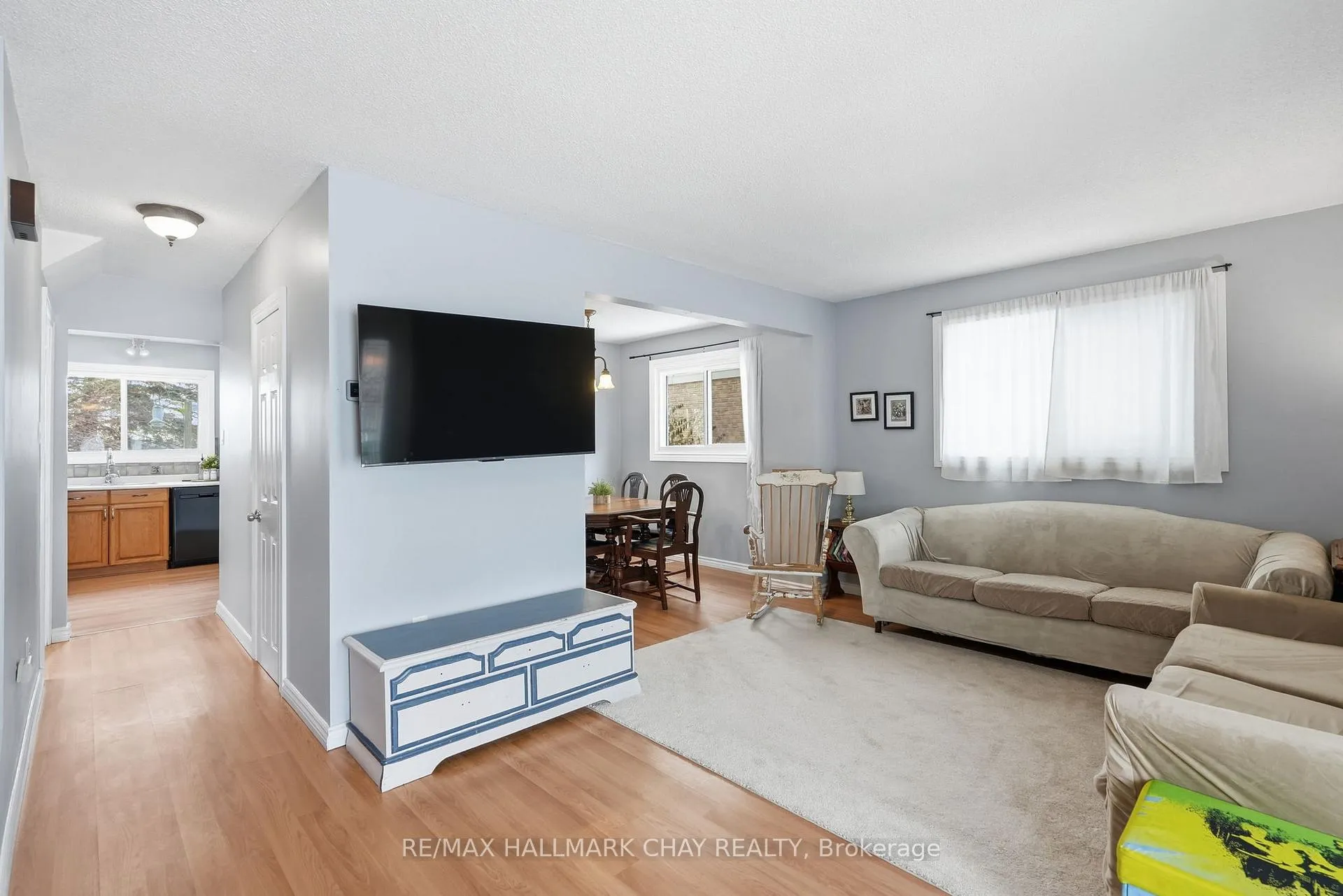 Photo 4 of 24 Fox Run, Barrie, Letitia Heights — HOMEH