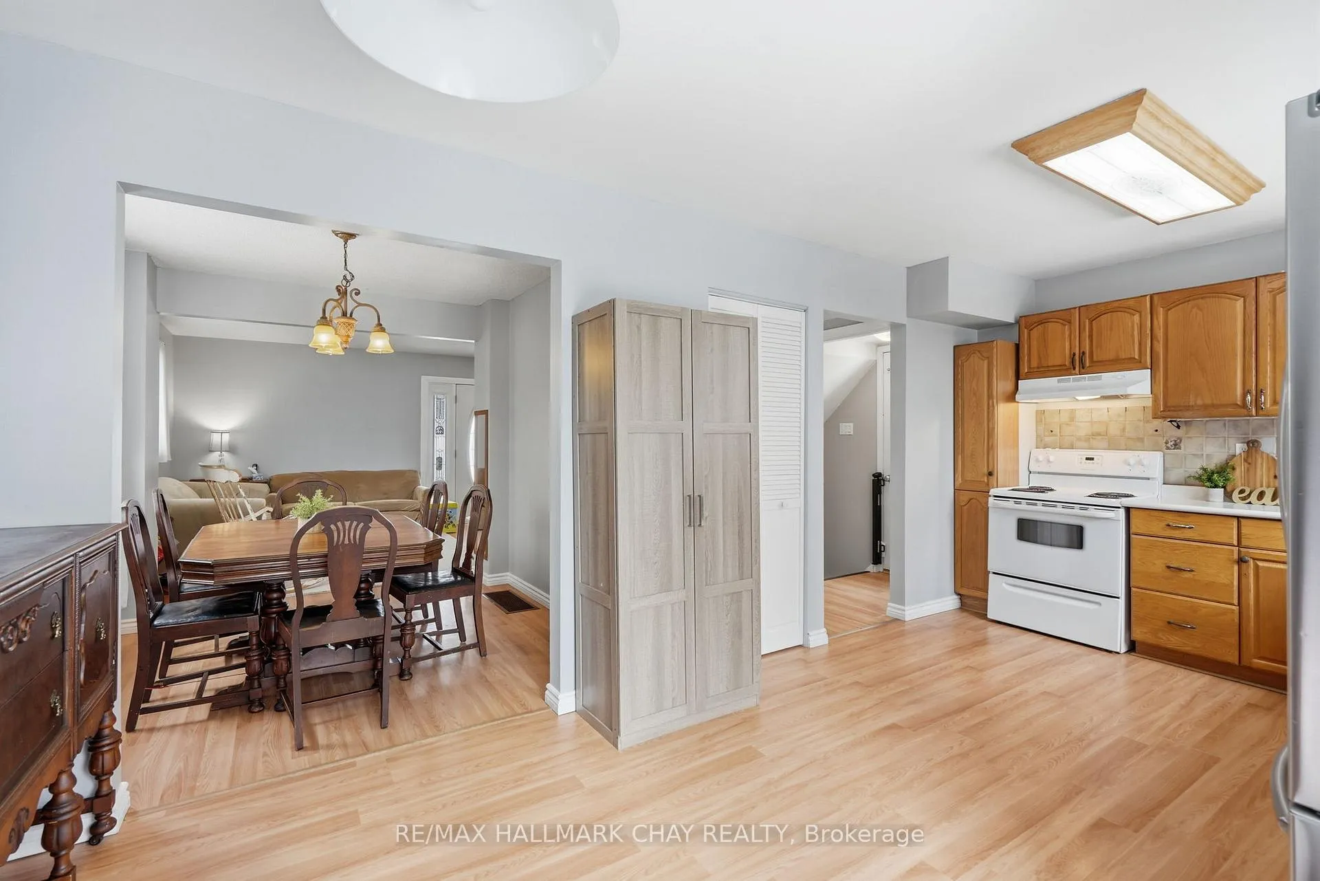 Photo 11 of 24 Fox Run, Barrie, Letitia Heights — HOMEH