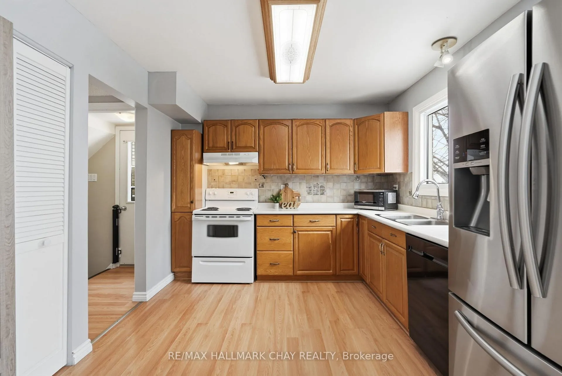 Photo 12 of 24 Fox Run, Barrie, Letitia Heights — HOMEH