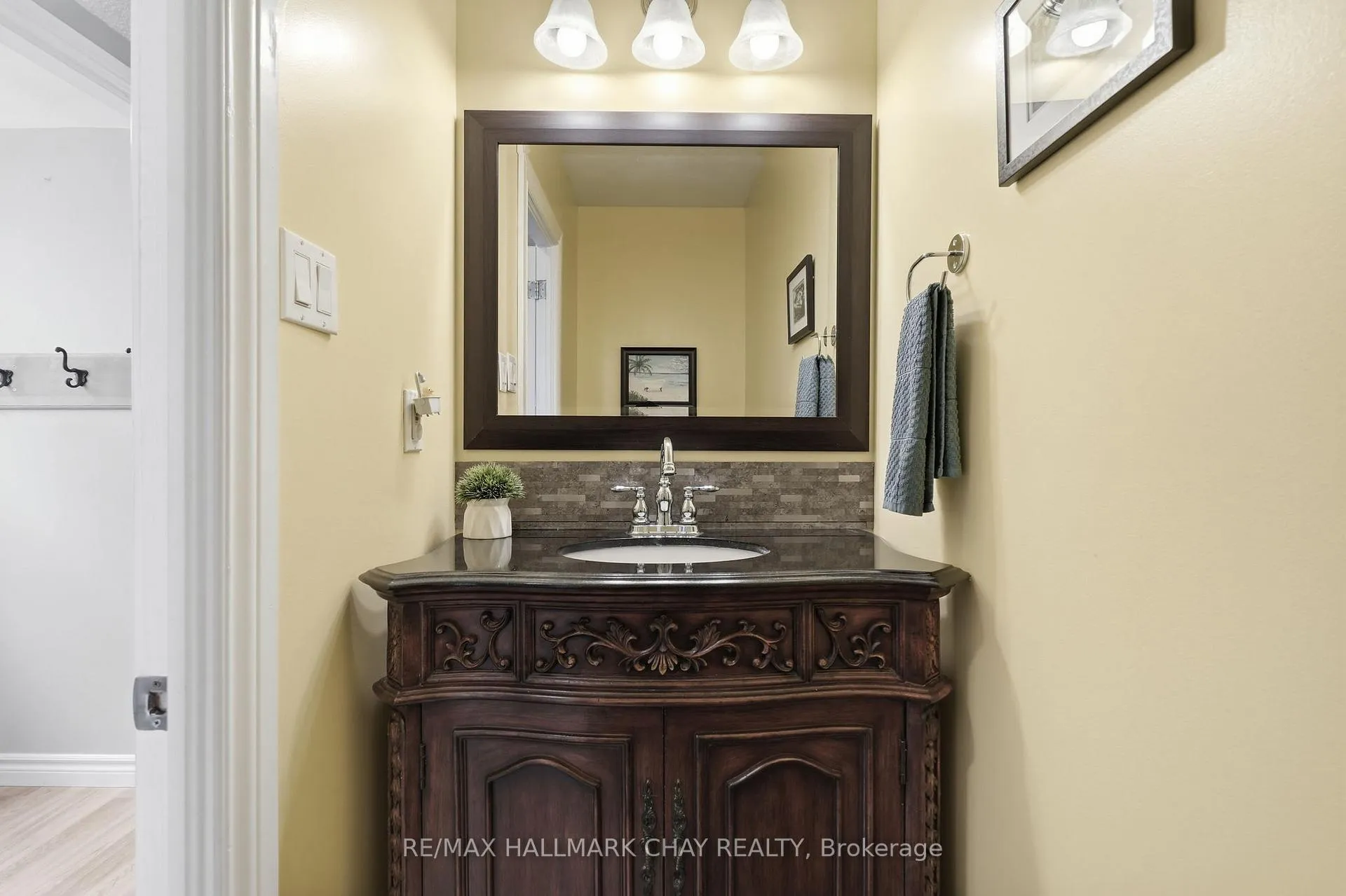 Photo 15 of 24 Fox Run, Barrie, Letitia Heights — HOMEH