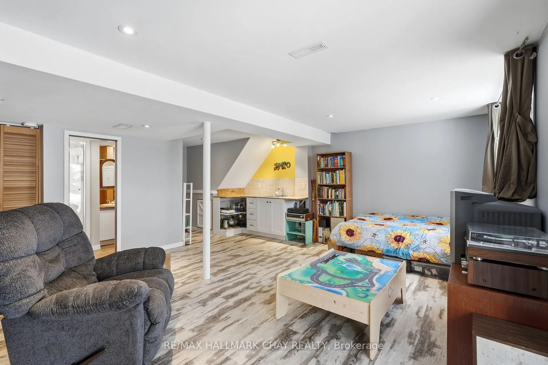 Photo 28 of 24 Fox Run, Barrie, Letitia Heights — HOMEH