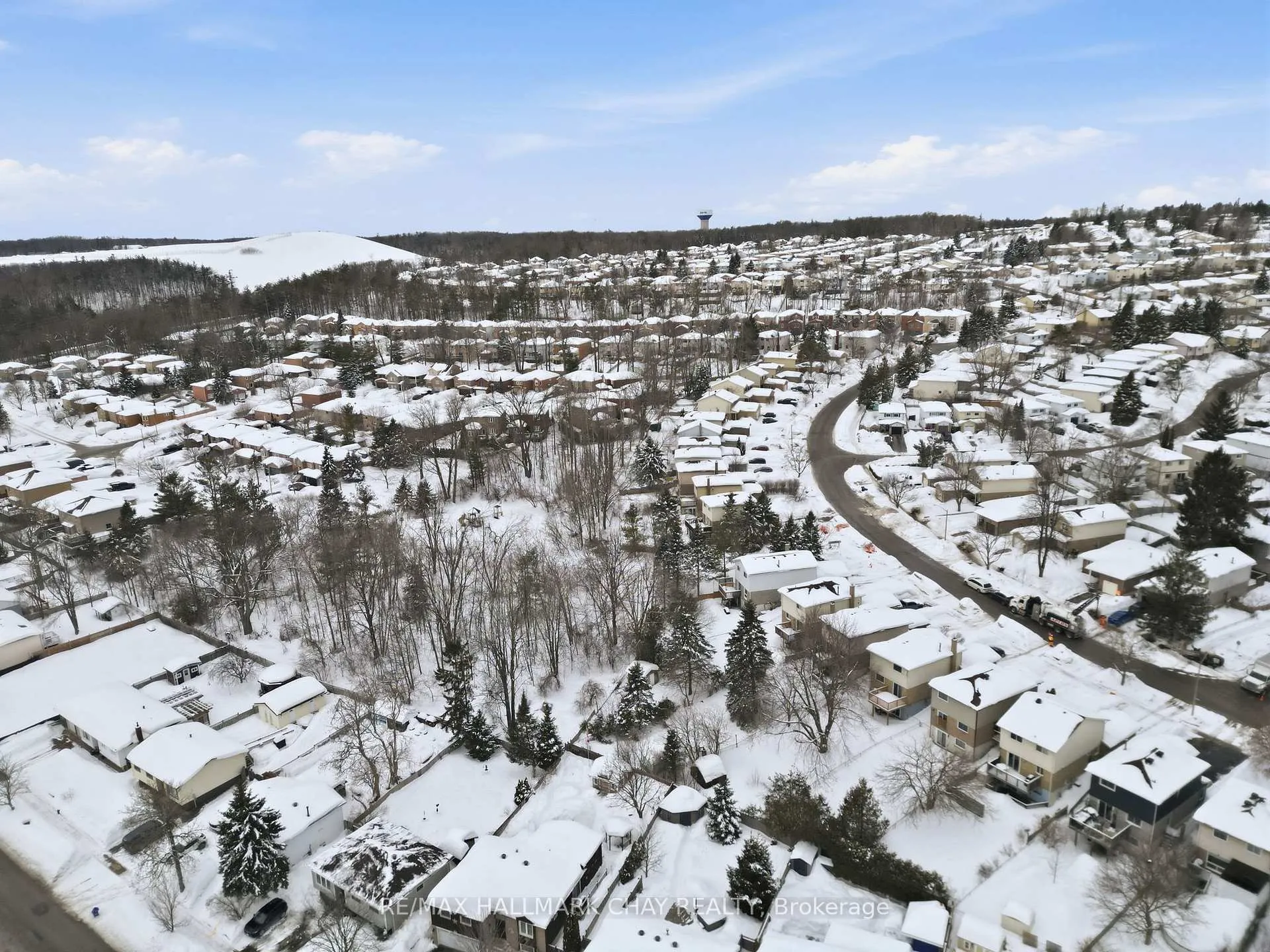 Photo 35 of 24 Fox Run, Barrie, Letitia Heights — HOMEH