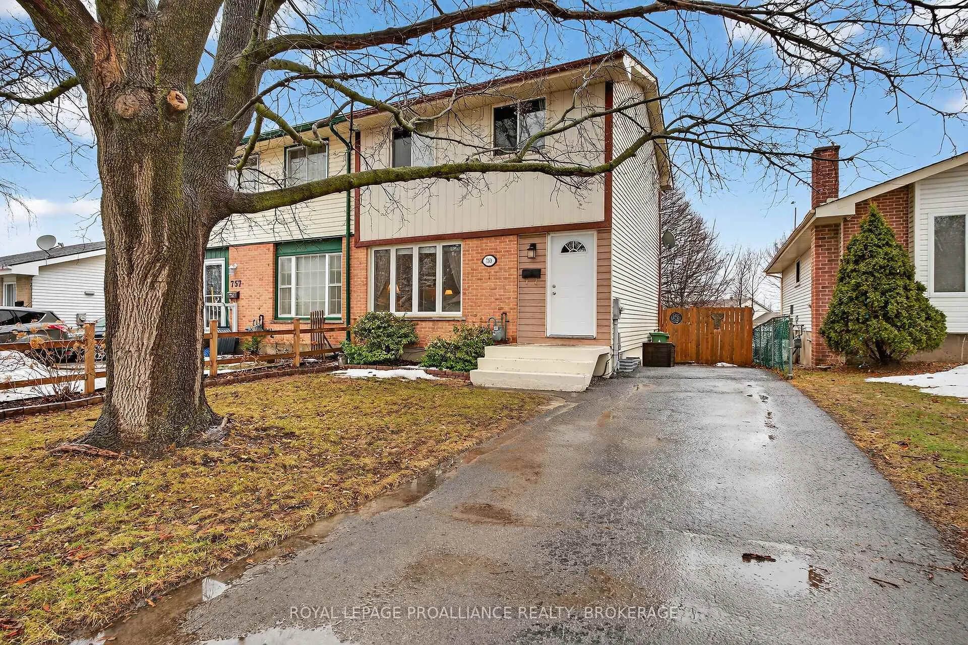 Front of 759 Somerset Crescent