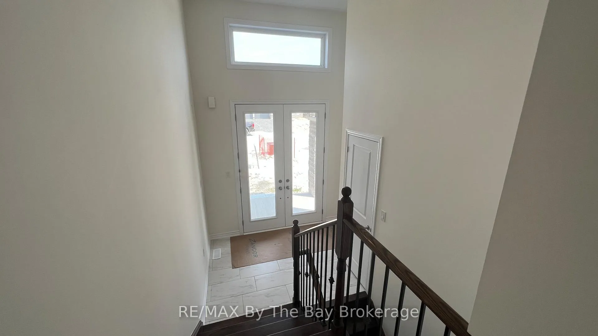 Photo 5 of 7 Rosanne Circle, Wasaga Beach — HOMEH