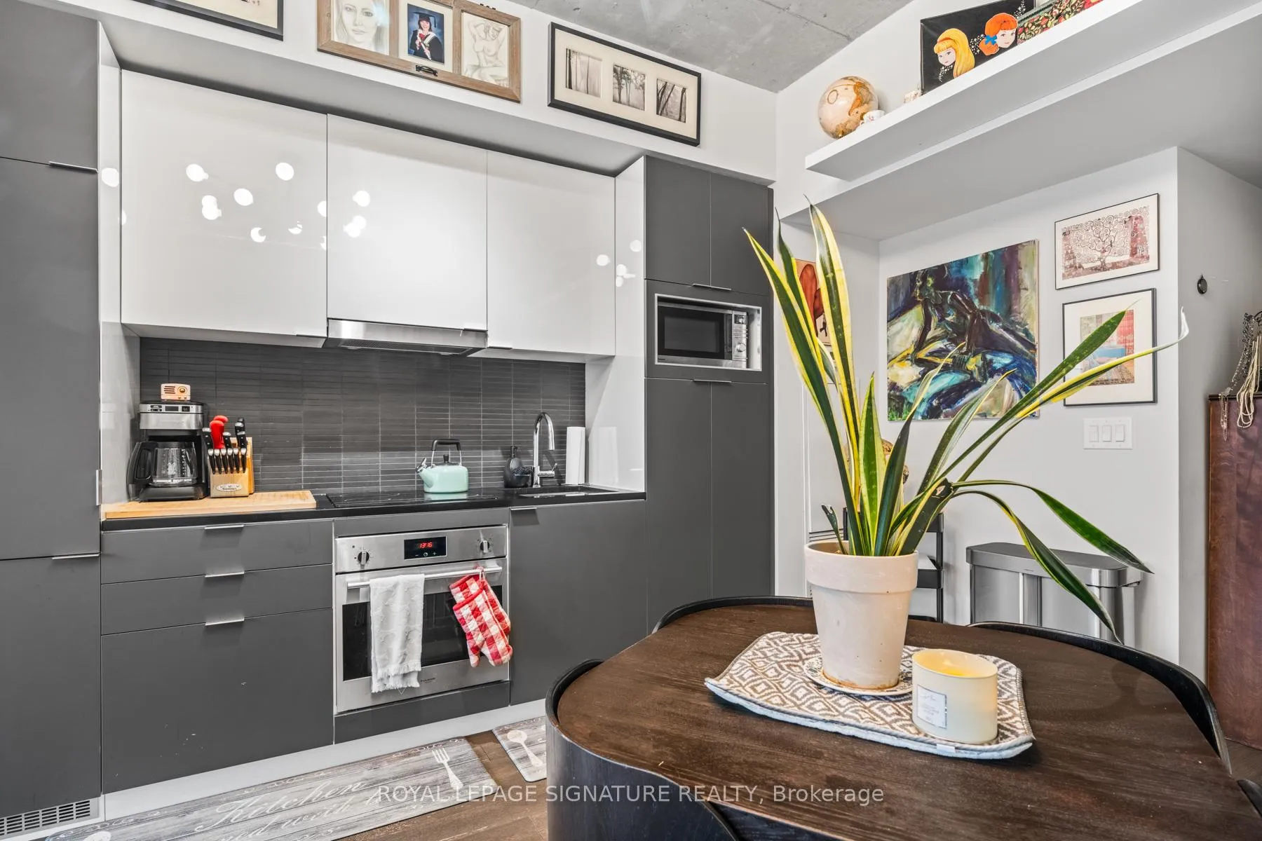 Photo 6 of Unit 802, 170 Bayview Avenue, Toronto, Moss Park — HOMEH