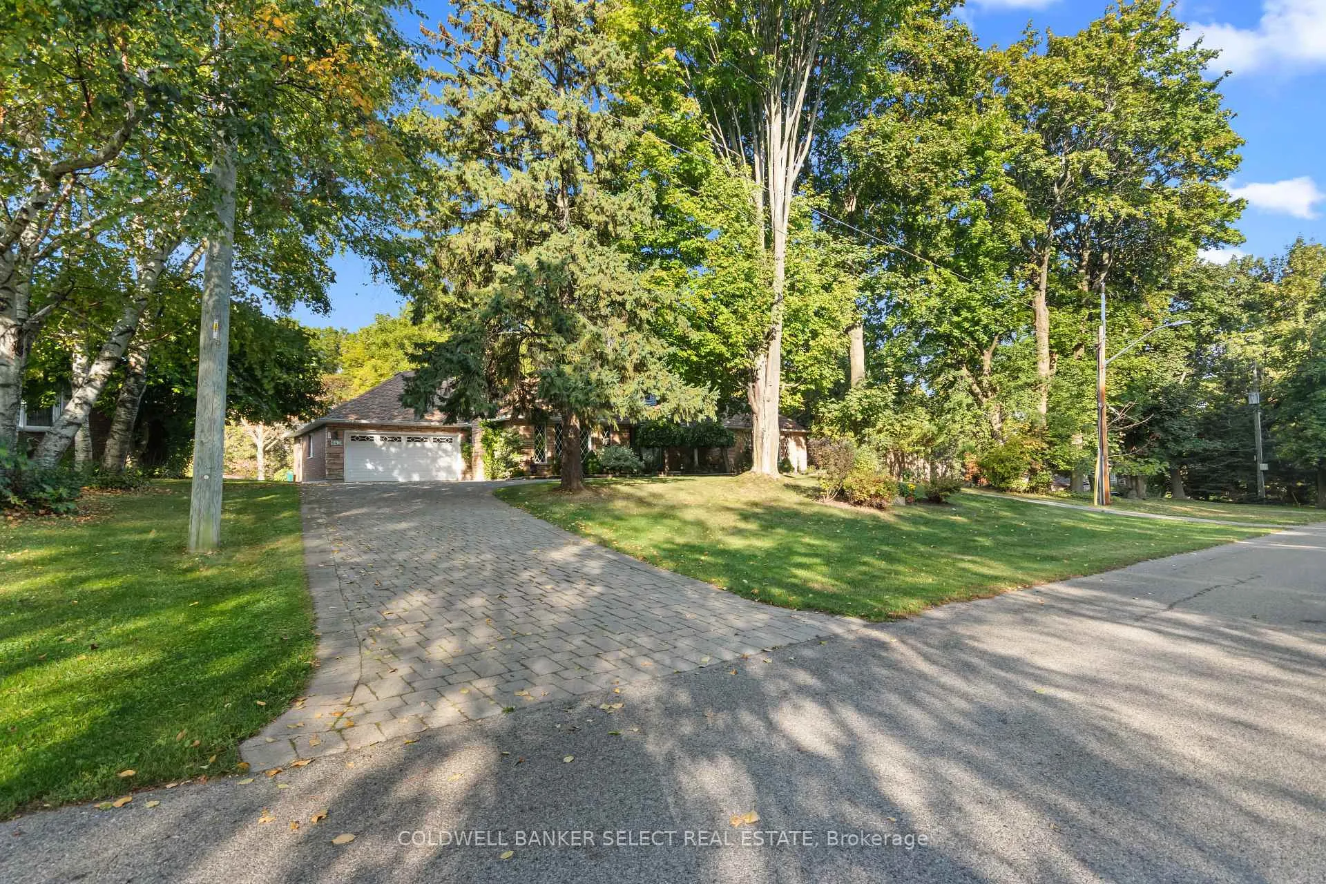 Photo 2 of 643 Hendry Lane, Hamilton, Ancaster — HOMEH