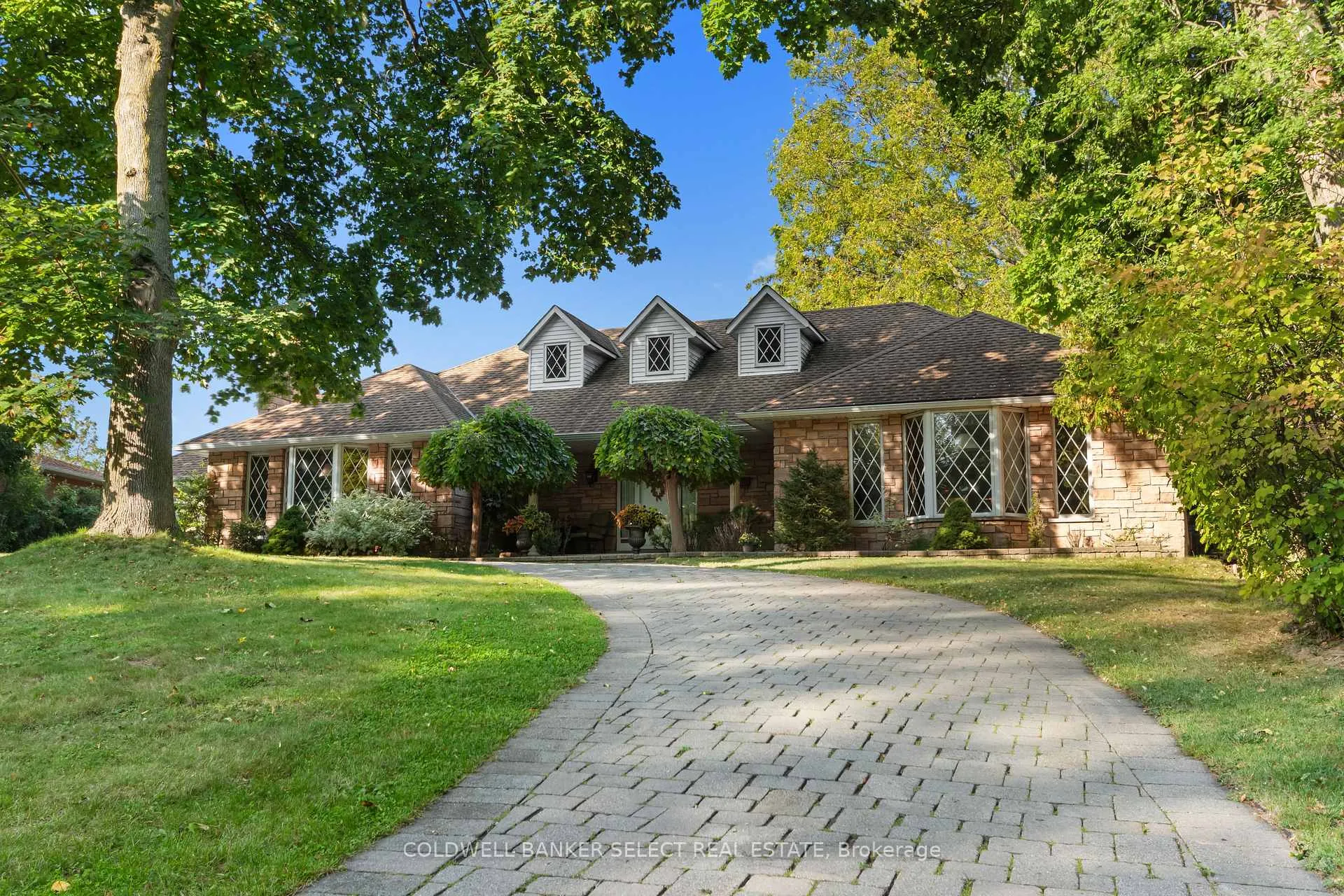 Photo 4 of 643 Hendry Lane, Hamilton, Ancaster — HOMEH