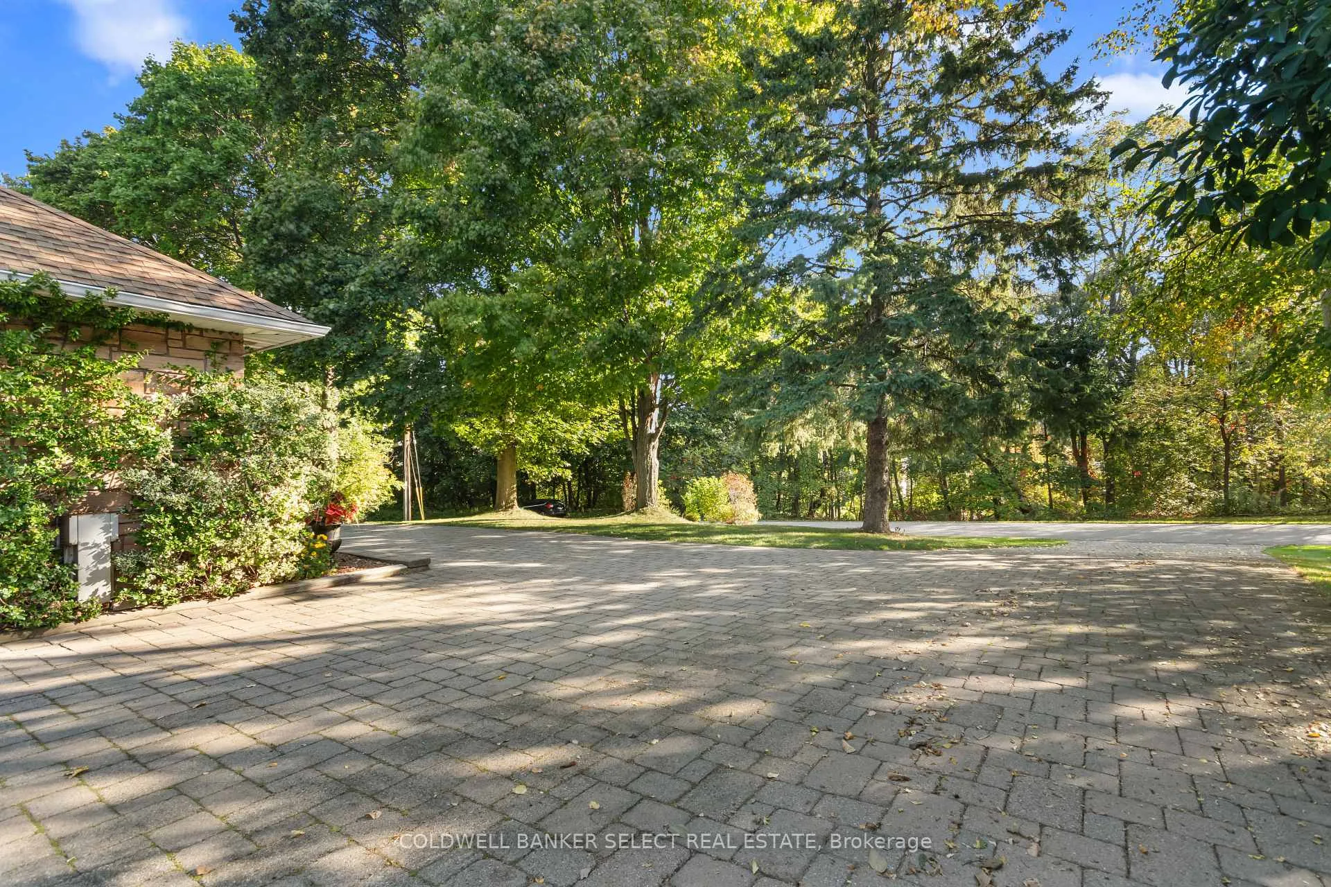 Photo 6 of 643 Hendry Lane, Hamilton, Ancaster — HOMEH