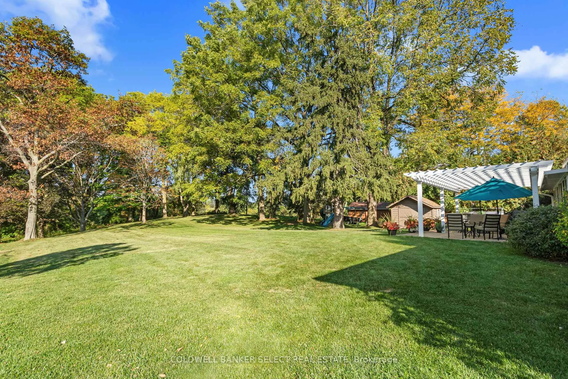 Photo 8 of 643 Hendry Lane, Hamilton, Ancaster — HOMEH