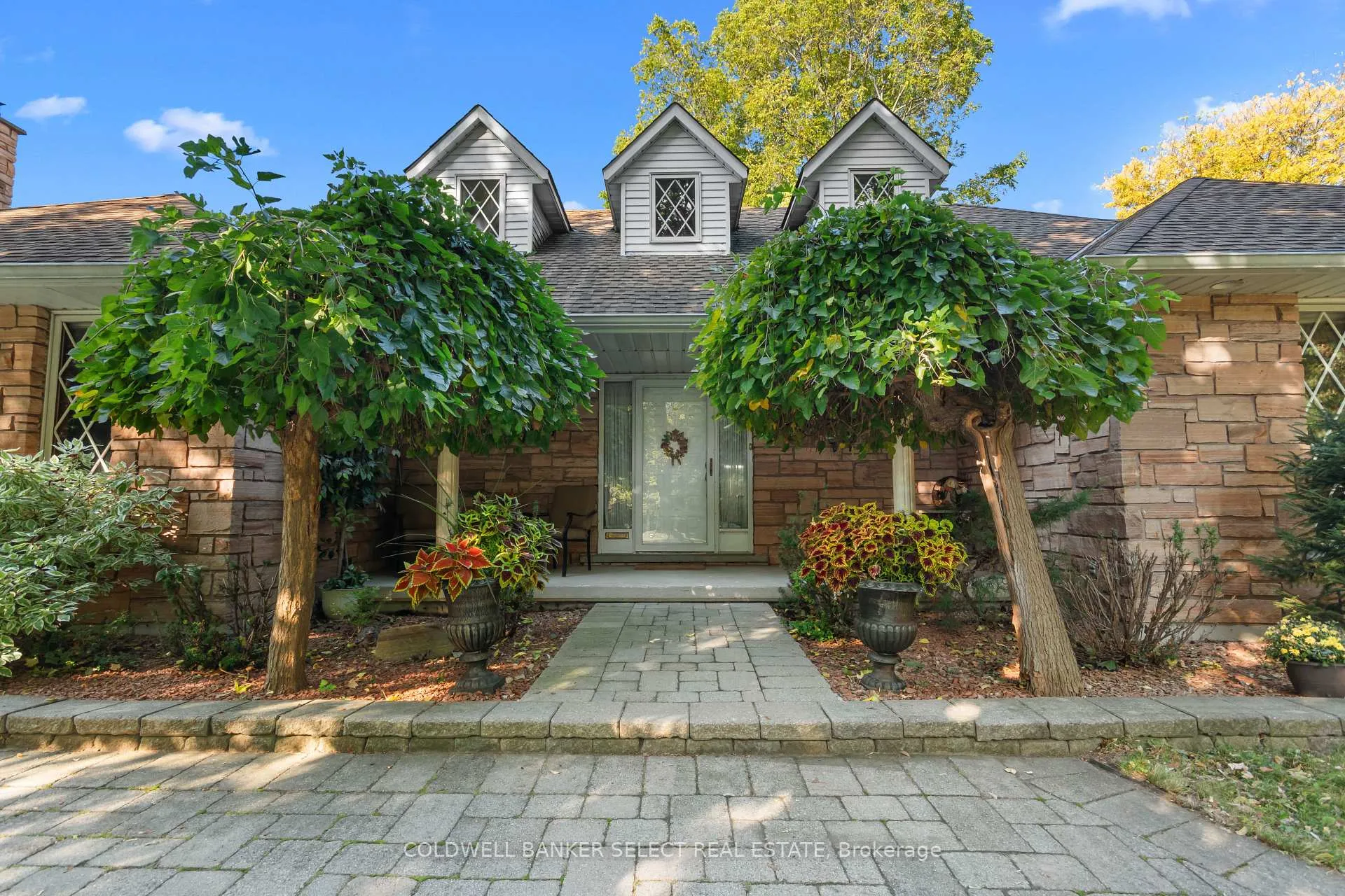 Photo 11 of 643 Hendry Lane, Hamilton, Ancaster — HOMEH