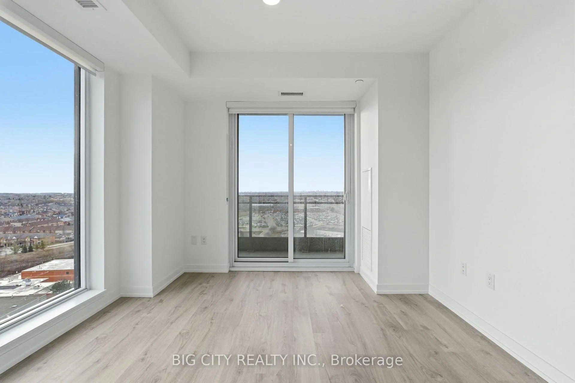 Photo 4 of Unit 1705B, 9751 Markham Road, Markham, Greensborough — HOMEH