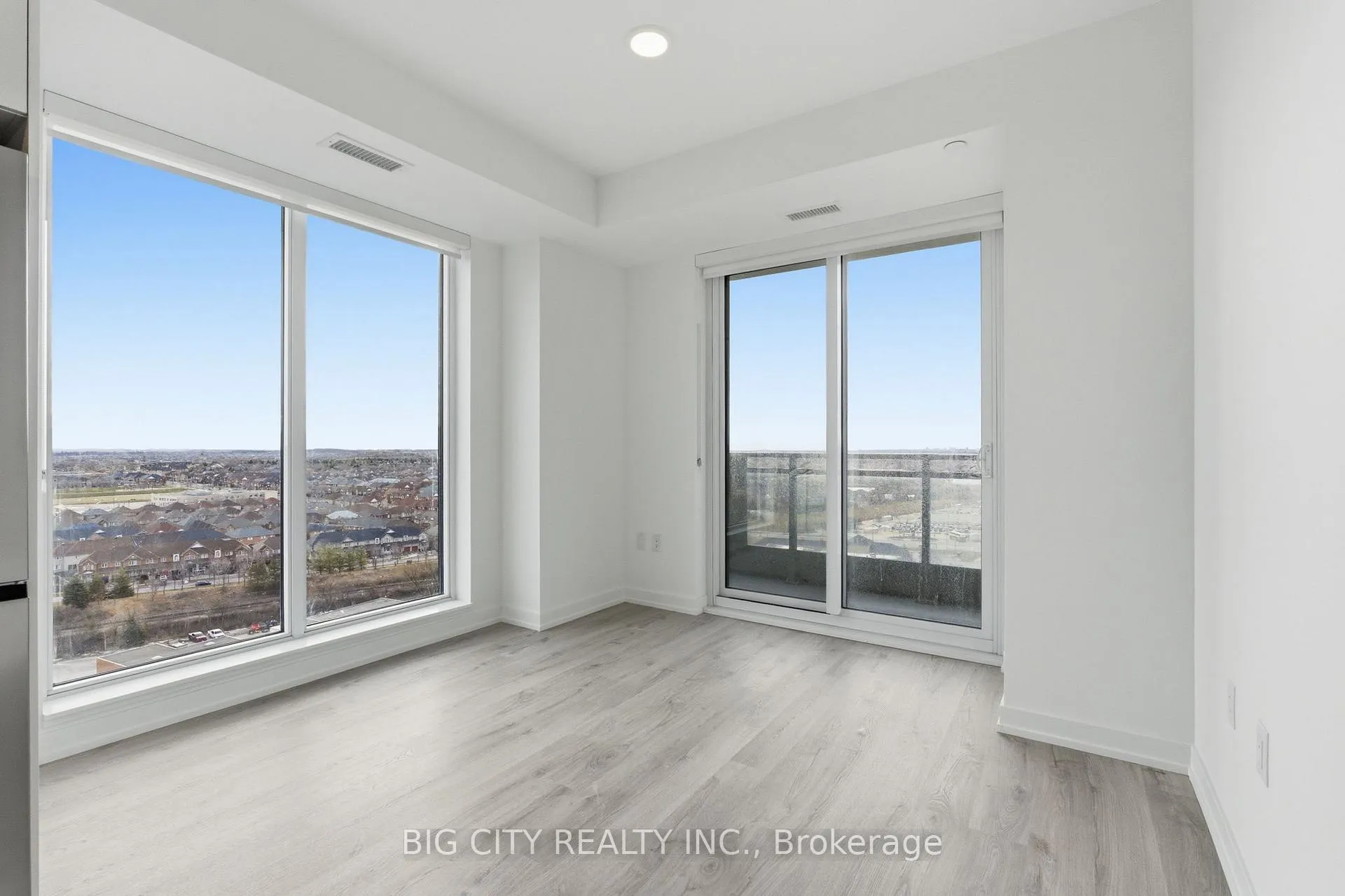 Photo 5 of Unit 1705B, 9751 Markham Road, Markham, Greensborough — HOMEH
