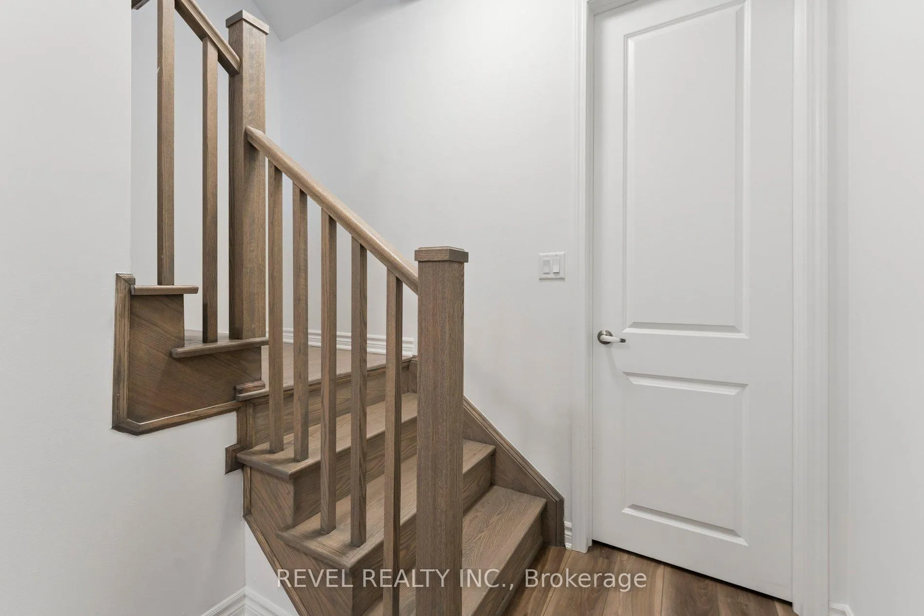 Photo 6 of 41 Vimy Ridge Road, Brampton, Northwest Brampton — HOMEH