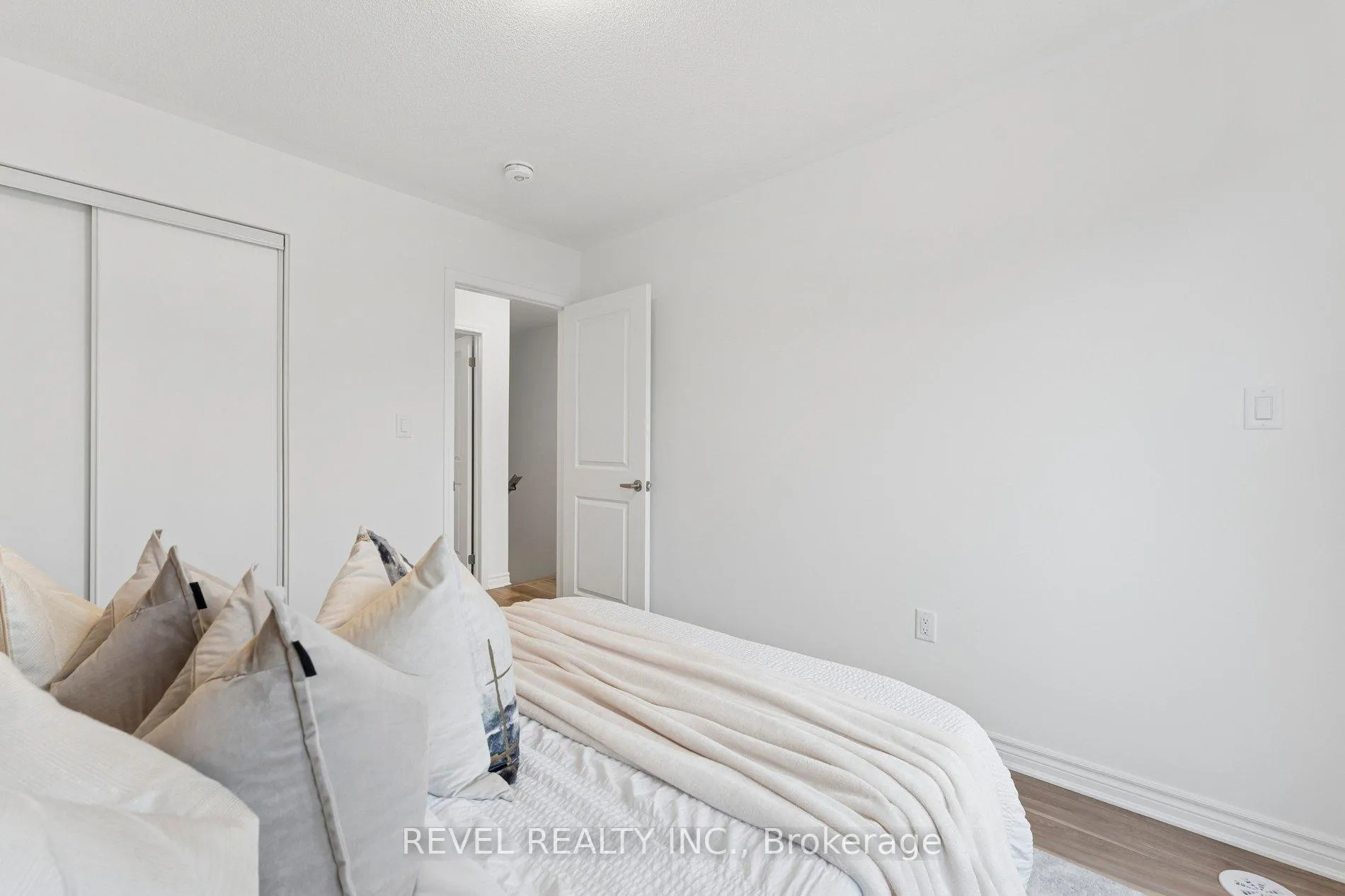 Photo 32 of 41 Vimy Ridge Road, Brampton, Northwest Brampton — HOMEH