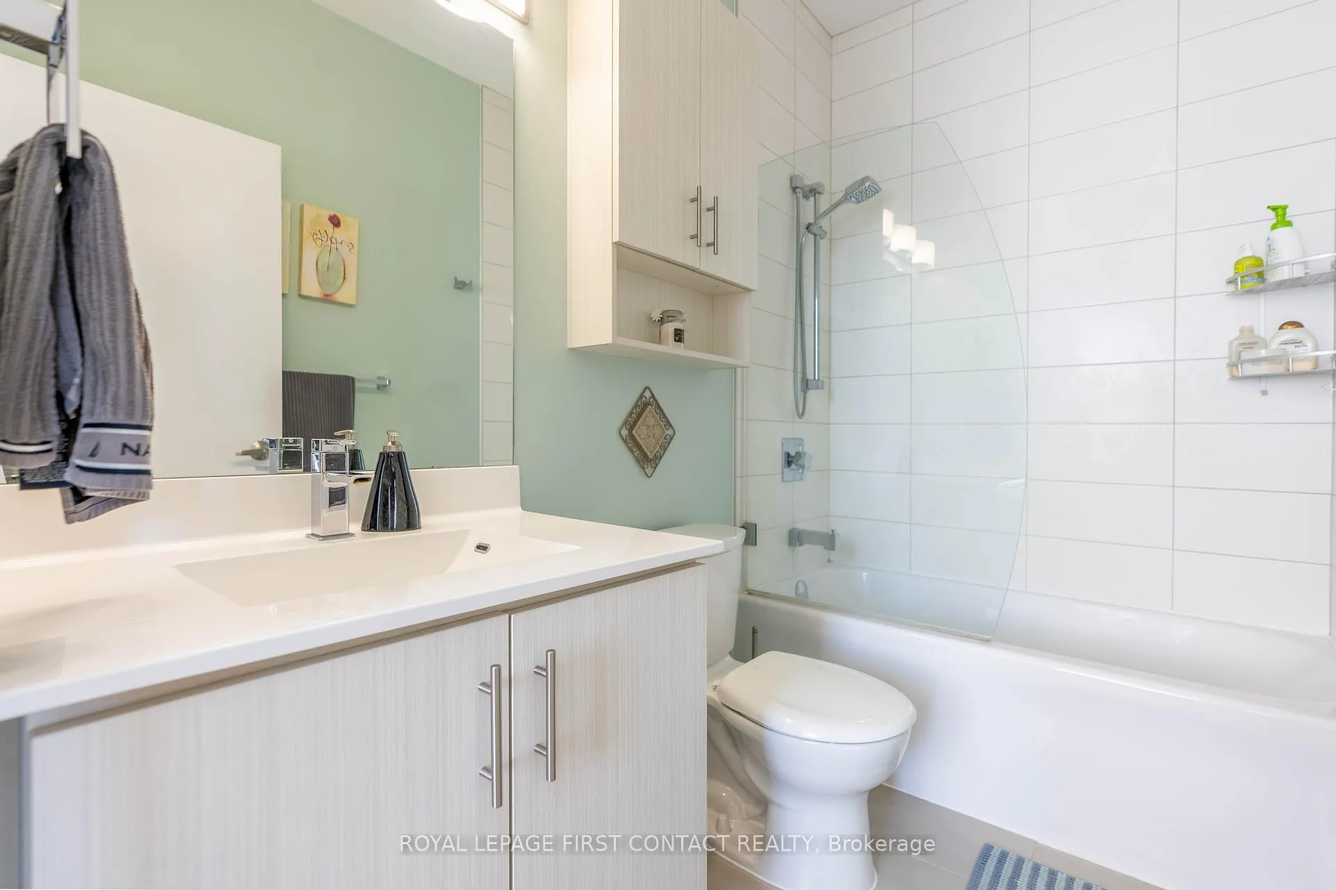Photo 11 of Unit PH5, 111 Worsley Street, Barrie, City Centre — HOMEH