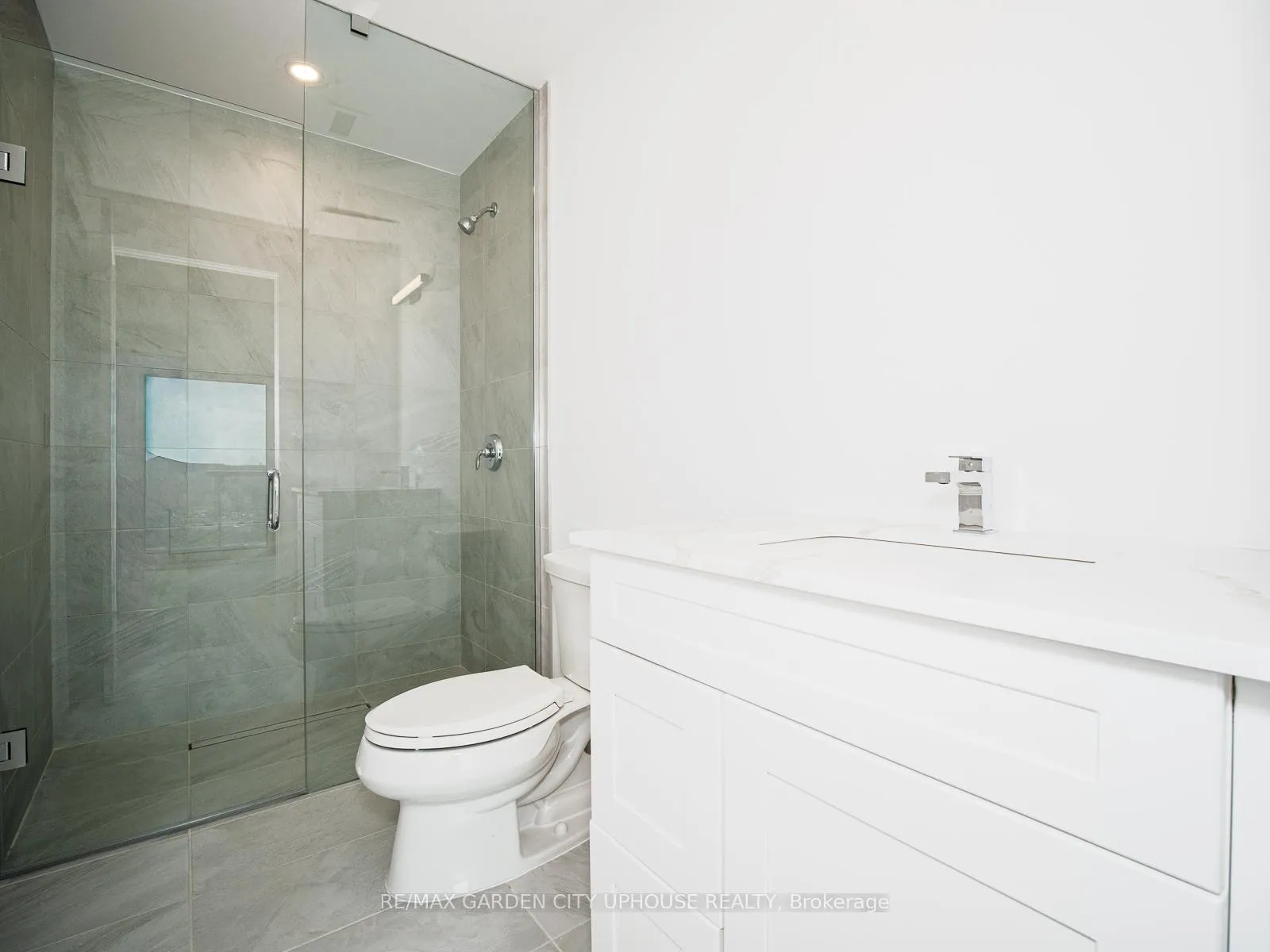 Photo 5 of Unit 904, 57 Carlisle Street, St. Catharines, Downtown — HOMEH
