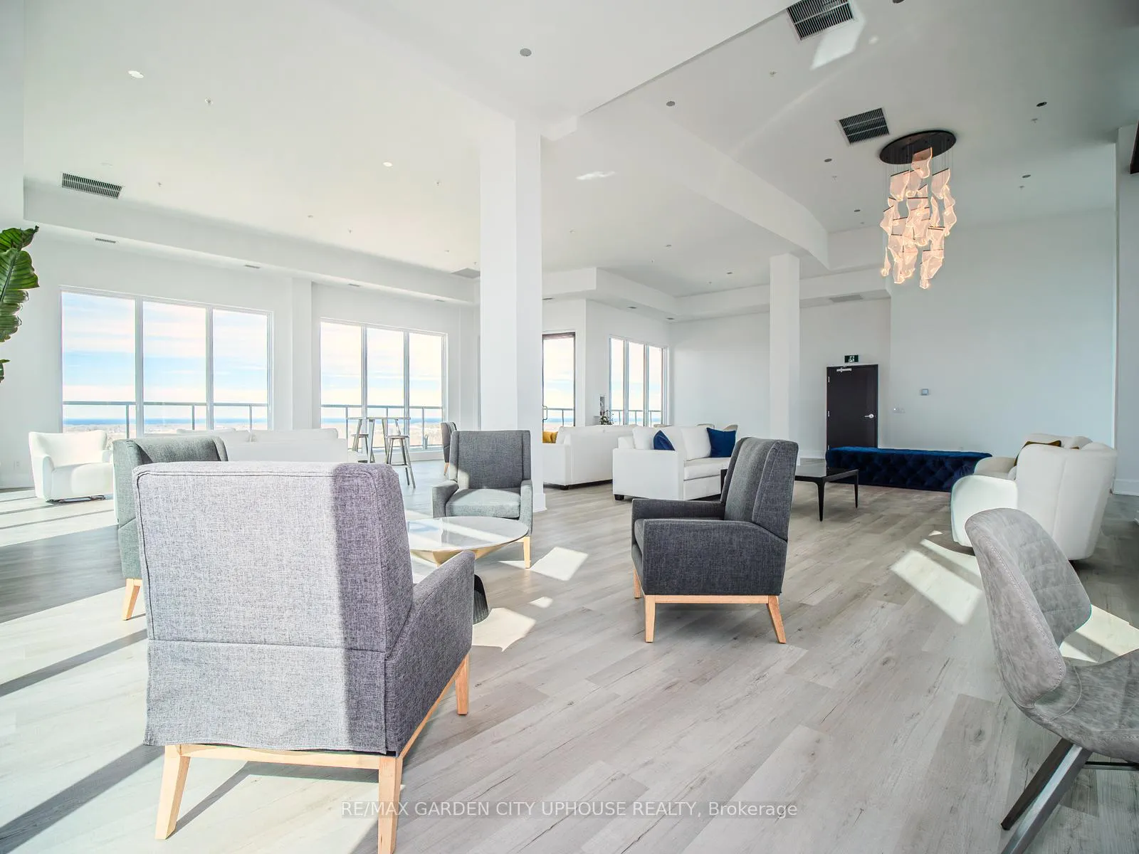 Photo 9 of Unit 904, 57 Carlisle Street, St. Catharines, Downtown — HOMEH