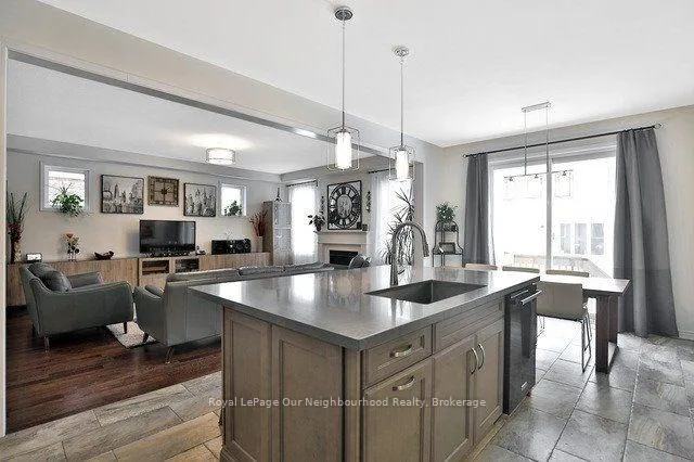 Photo 8 of 173 Stillwater Crescent, Hamilton, Waterdown — HOMEH