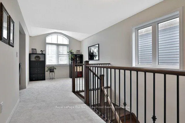 Photo 10 of 173 Stillwater Crescent, Hamilton, Waterdown — HOMEH