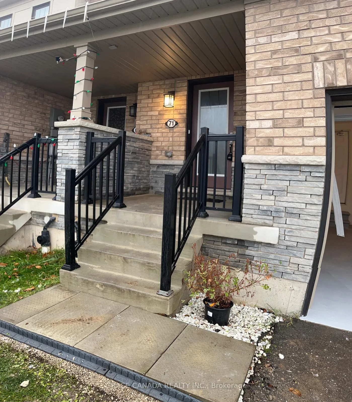 Photo 2 of 71 Bedrock Drive, Hamilton, Stoney Creek — HOMEH