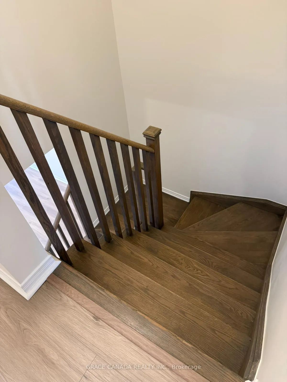 Photo 3 of 71 Bedrock Drive, Hamilton, Stoney Creek — HOMEH