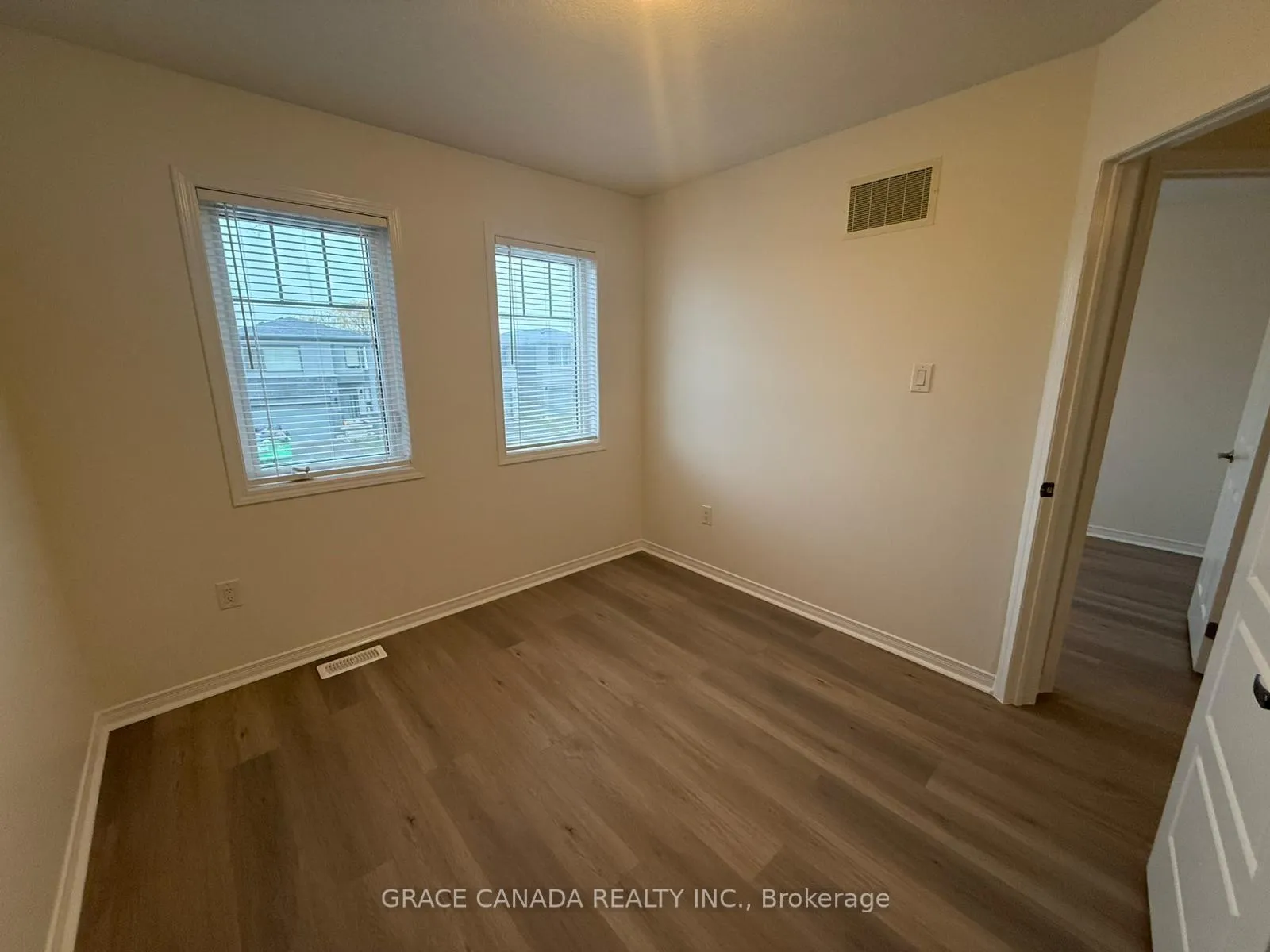 Photo 4 of 71 Bedrock Drive, Hamilton, Stoney Creek — HOMEH