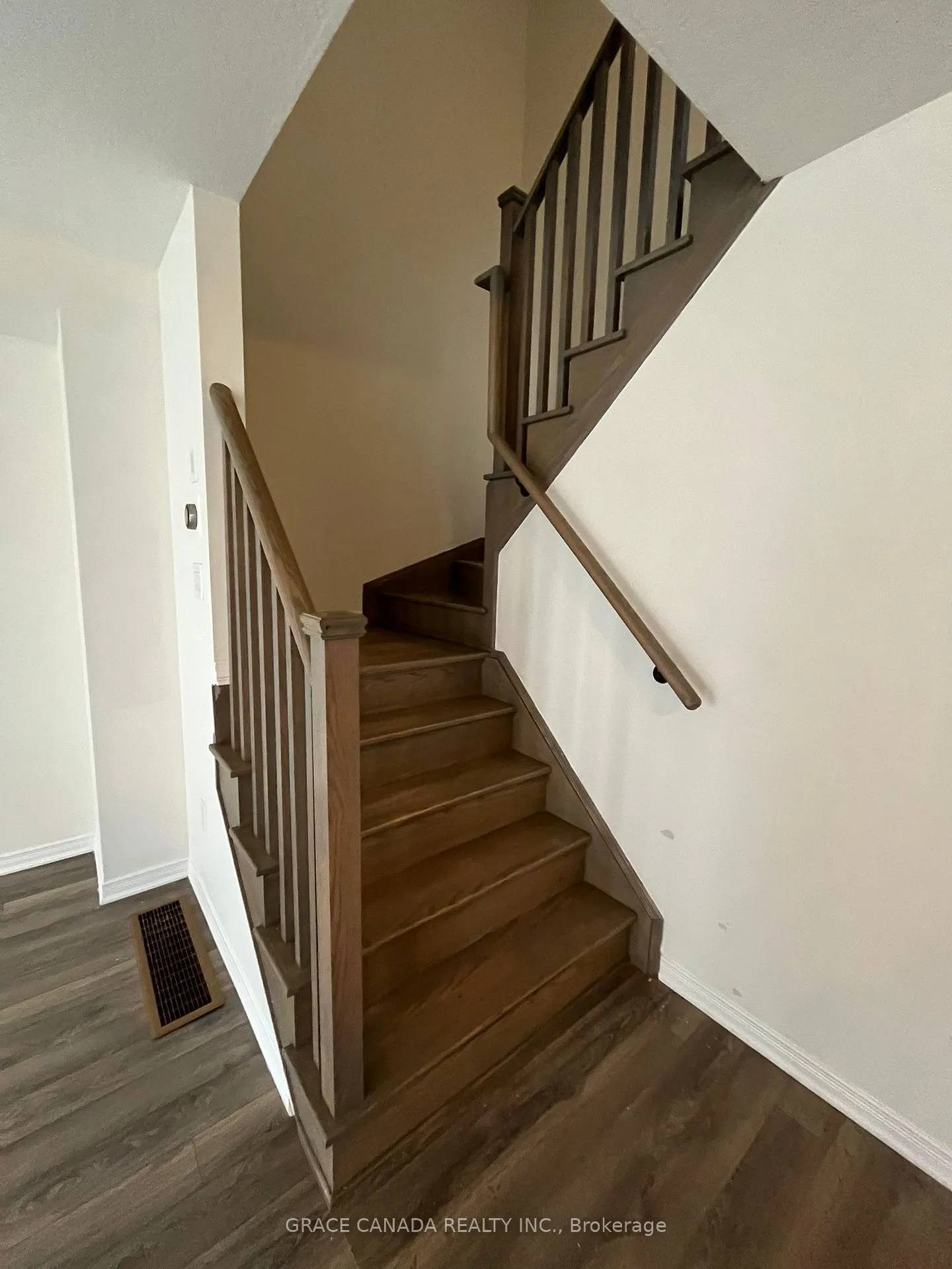 Photo 6 of 71 Bedrock Drive, Hamilton, Stoney Creek — HOMEH