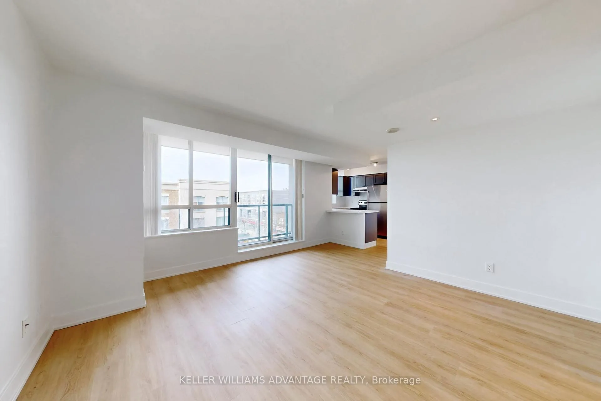 Photo 6 of Unit 405, 1863 Queen Street E, Toronto, The Beaches — HOMEH