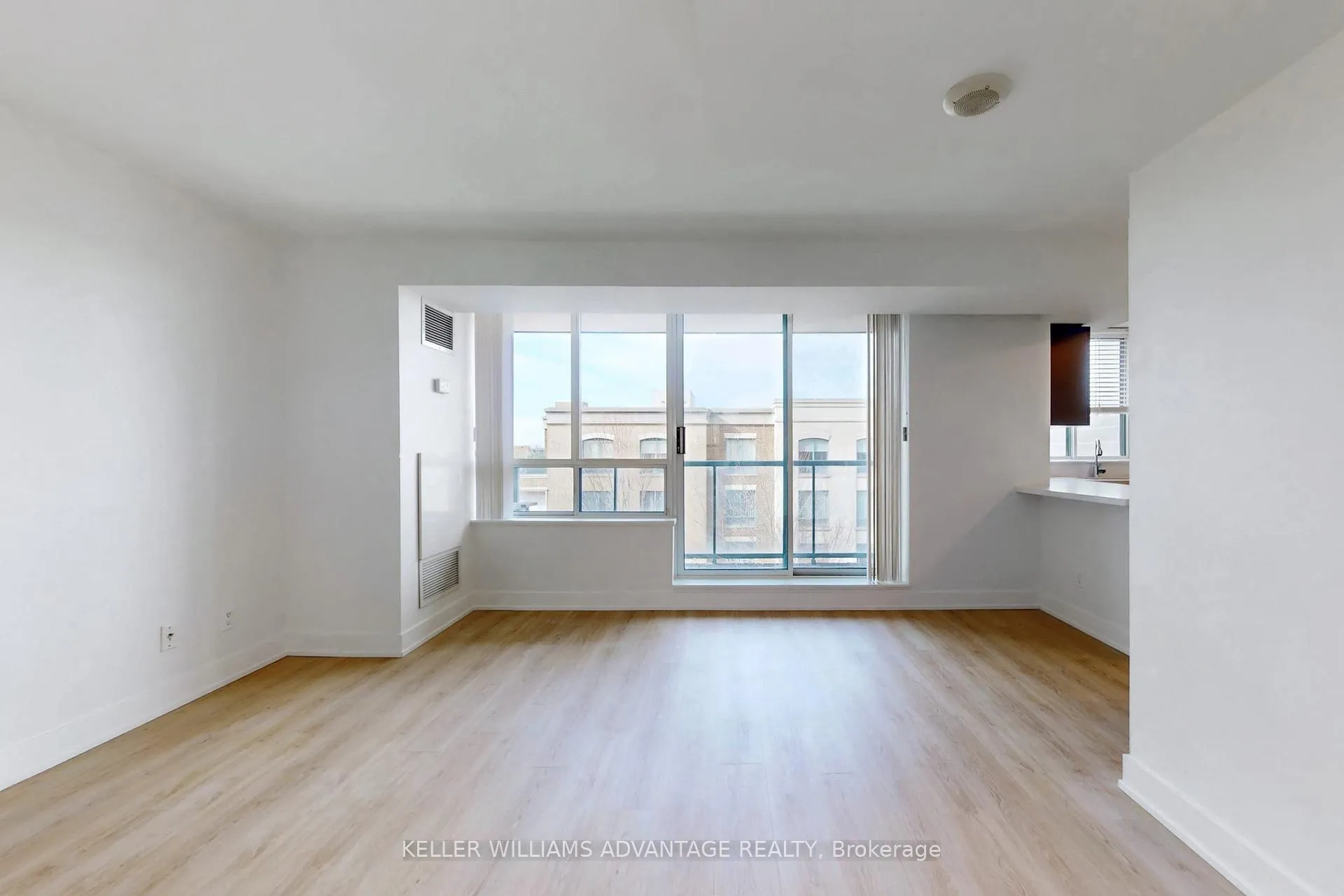 Photo 7 of Unit 405, 1863 Queen Street E, Toronto, The Beaches — HOMEH