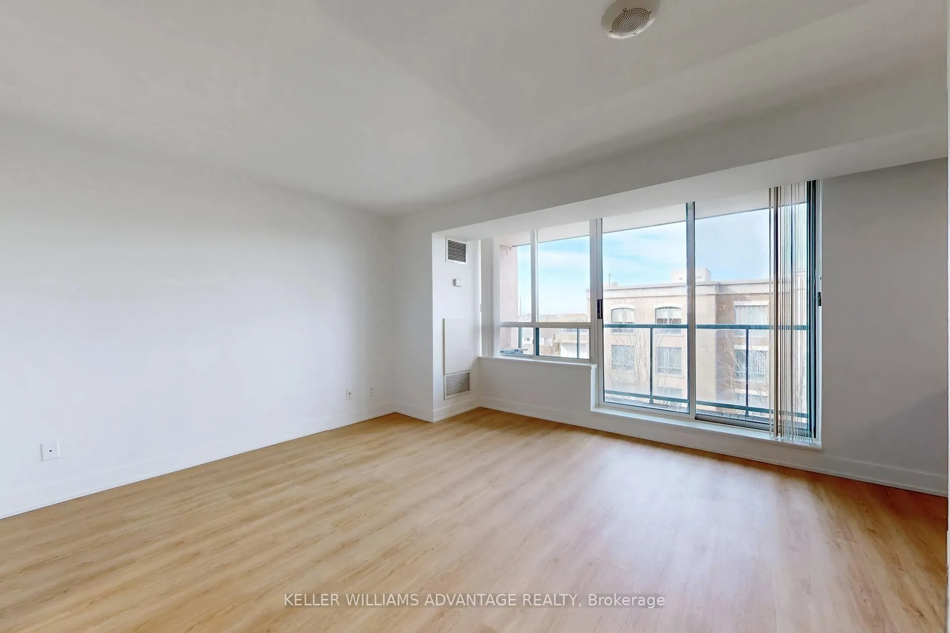 Photo 8 of Unit 405, 1863 Queen Street E, Toronto, The Beaches — HOMEH