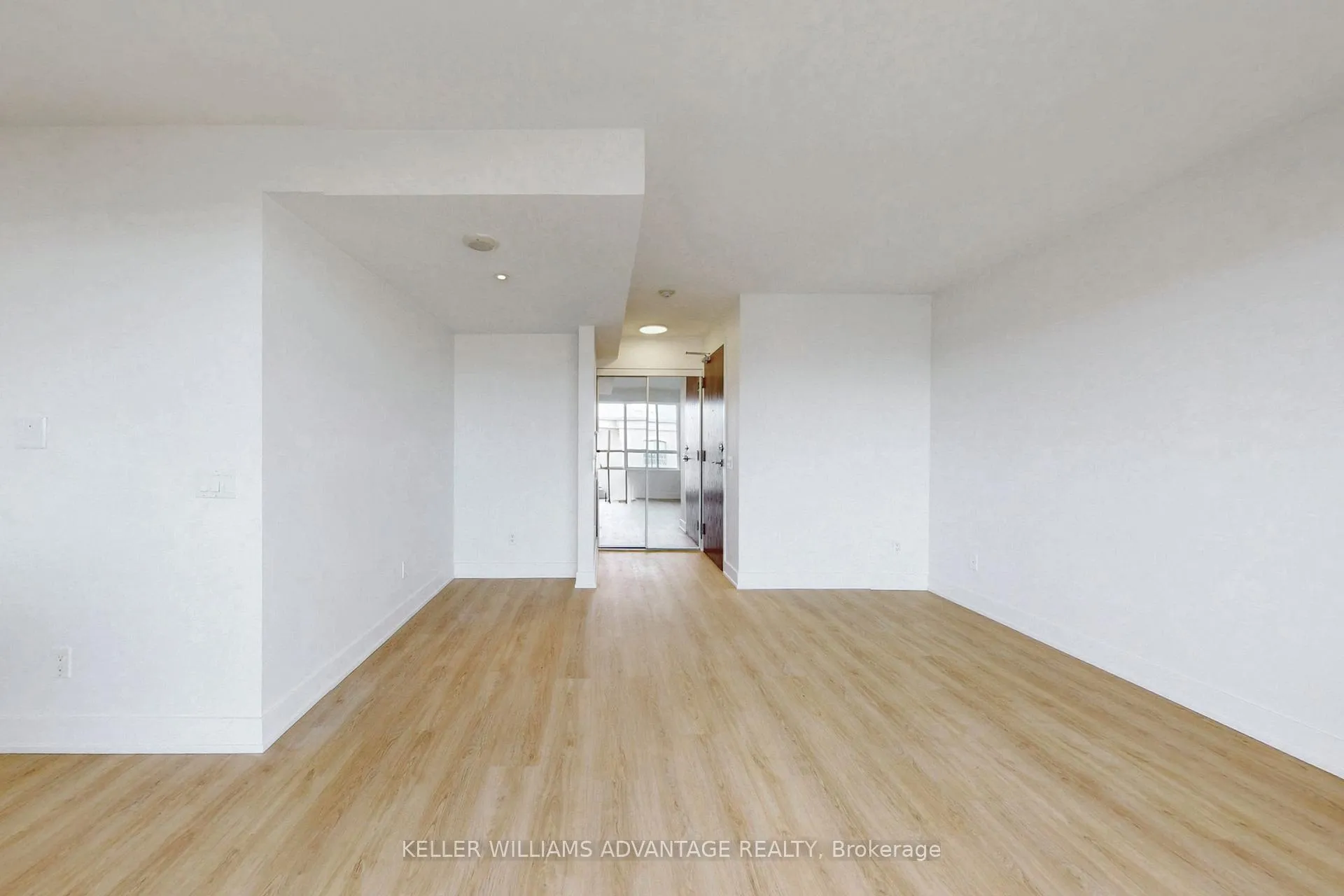 Photo 10 of Unit 405, 1863 Queen Street E, Toronto, The Beaches — HOMEH