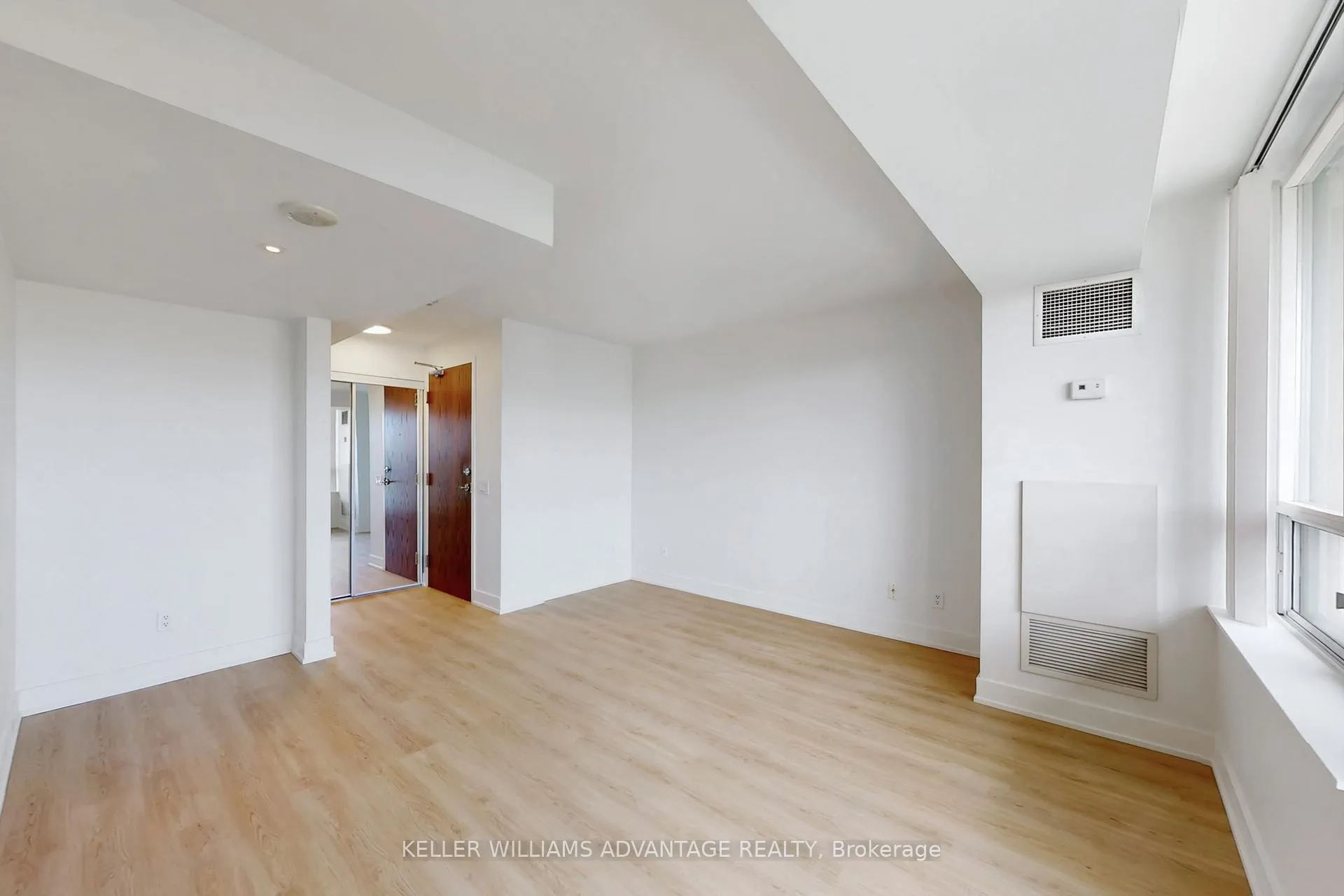 Photo 11 of Unit 405, 1863 Queen Street E, Toronto, The Beaches — HOMEH