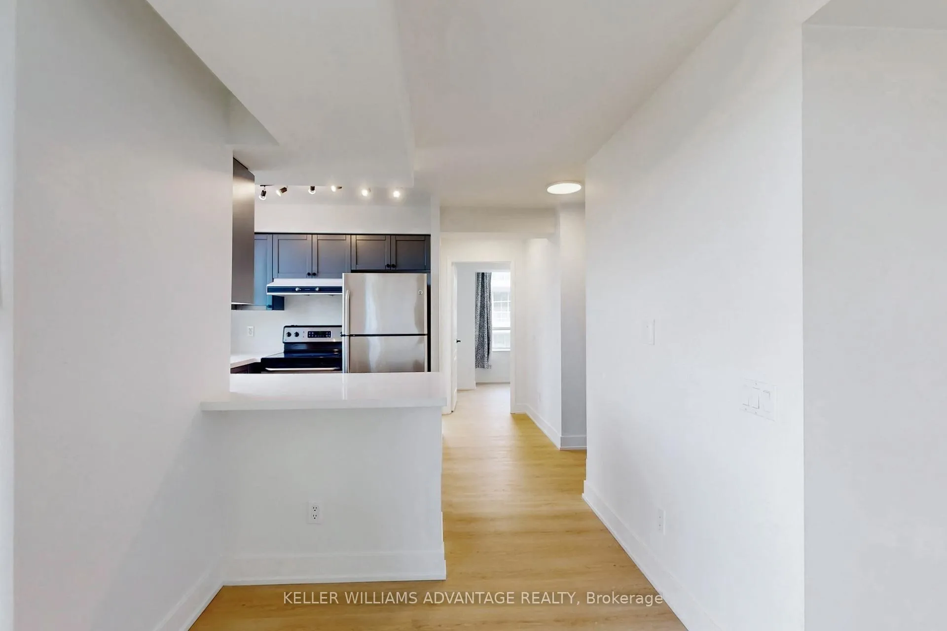 Photo 12 of Unit 405, 1863 Queen Street E, Toronto, The Beaches — HOMEH