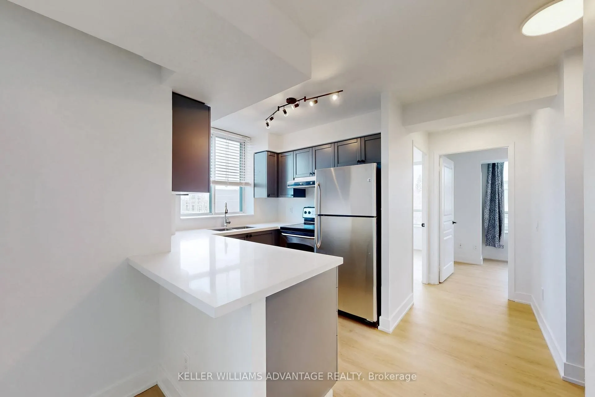 Photo 13 of Unit 405, 1863 Queen Street E, Toronto, The Beaches — HOMEH