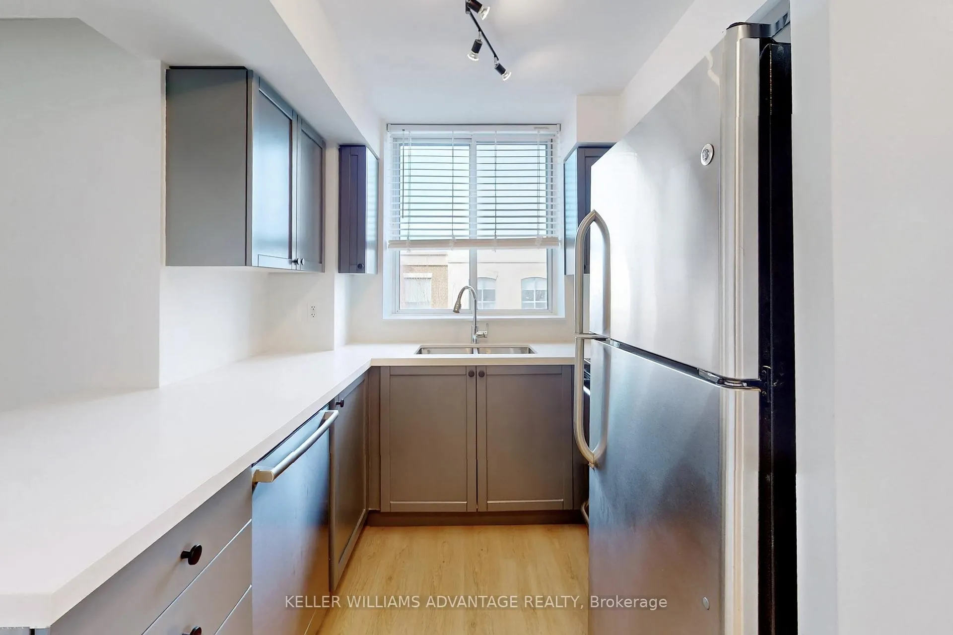 Photo 14 of Unit 405, 1863 Queen Street E, Toronto, The Beaches — HOMEH