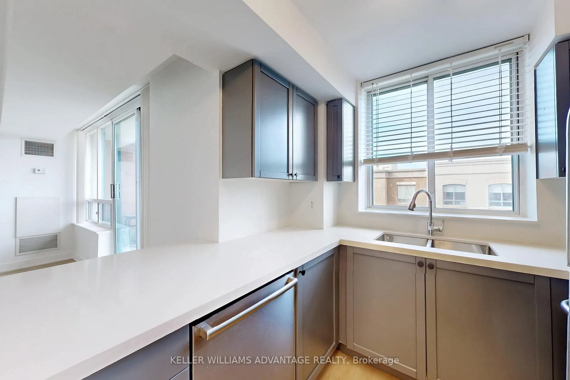Photo 15 of Unit 405, 1863 Queen Street E, Toronto, The Beaches — HOMEH