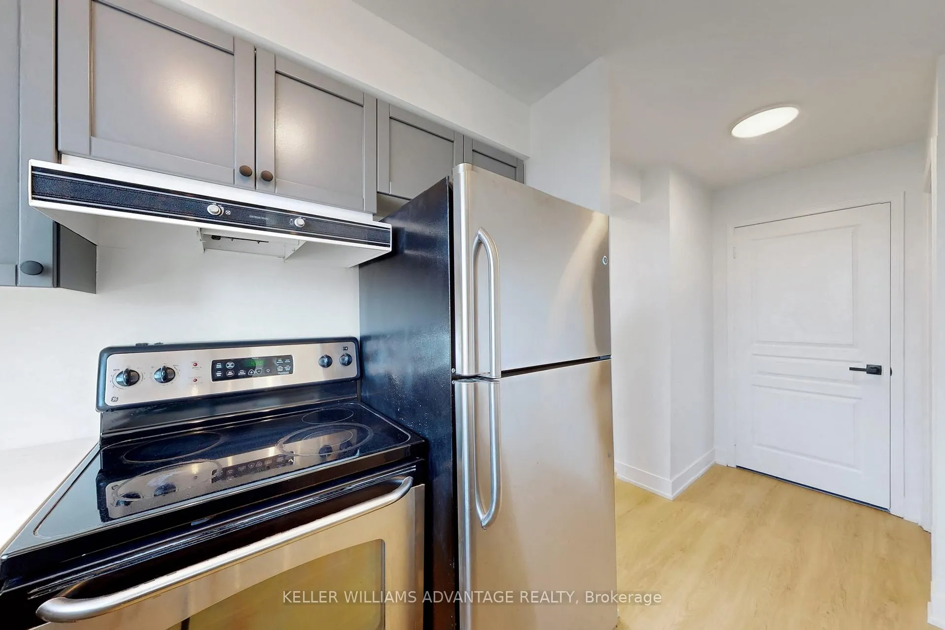 Photo 17 of Unit 405, 1863 Queen Street E, Toronto, The Beaches — HOMEH