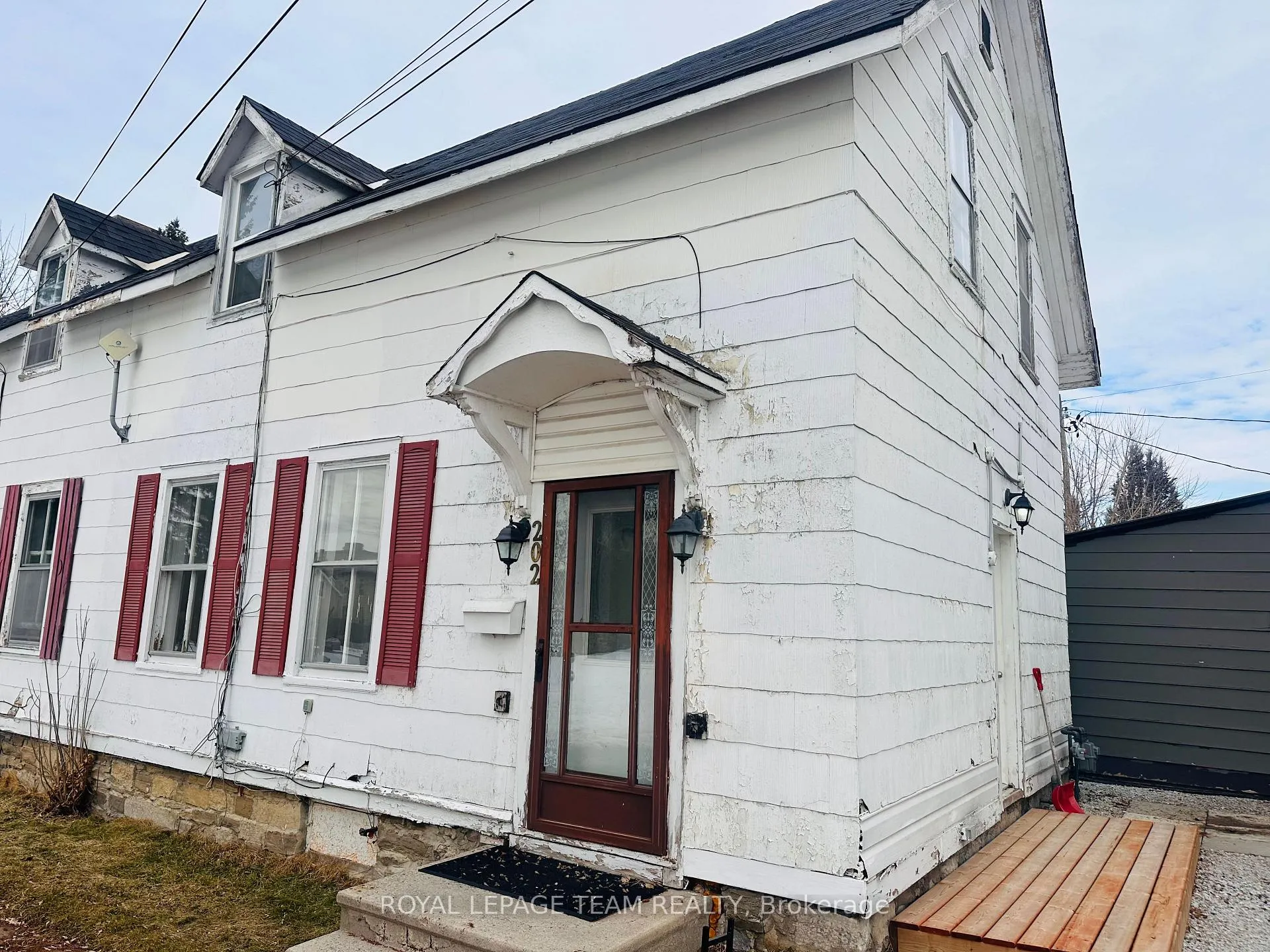 Photo 2 of 202 Bell Street, Arnprior — HOMEH