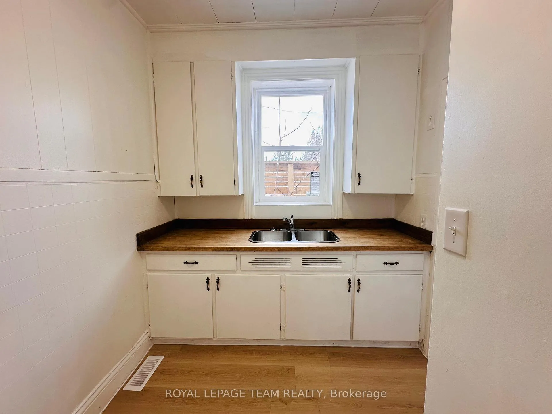 Photo 13 of 202 Bell Street, Arnprior — HOMEH