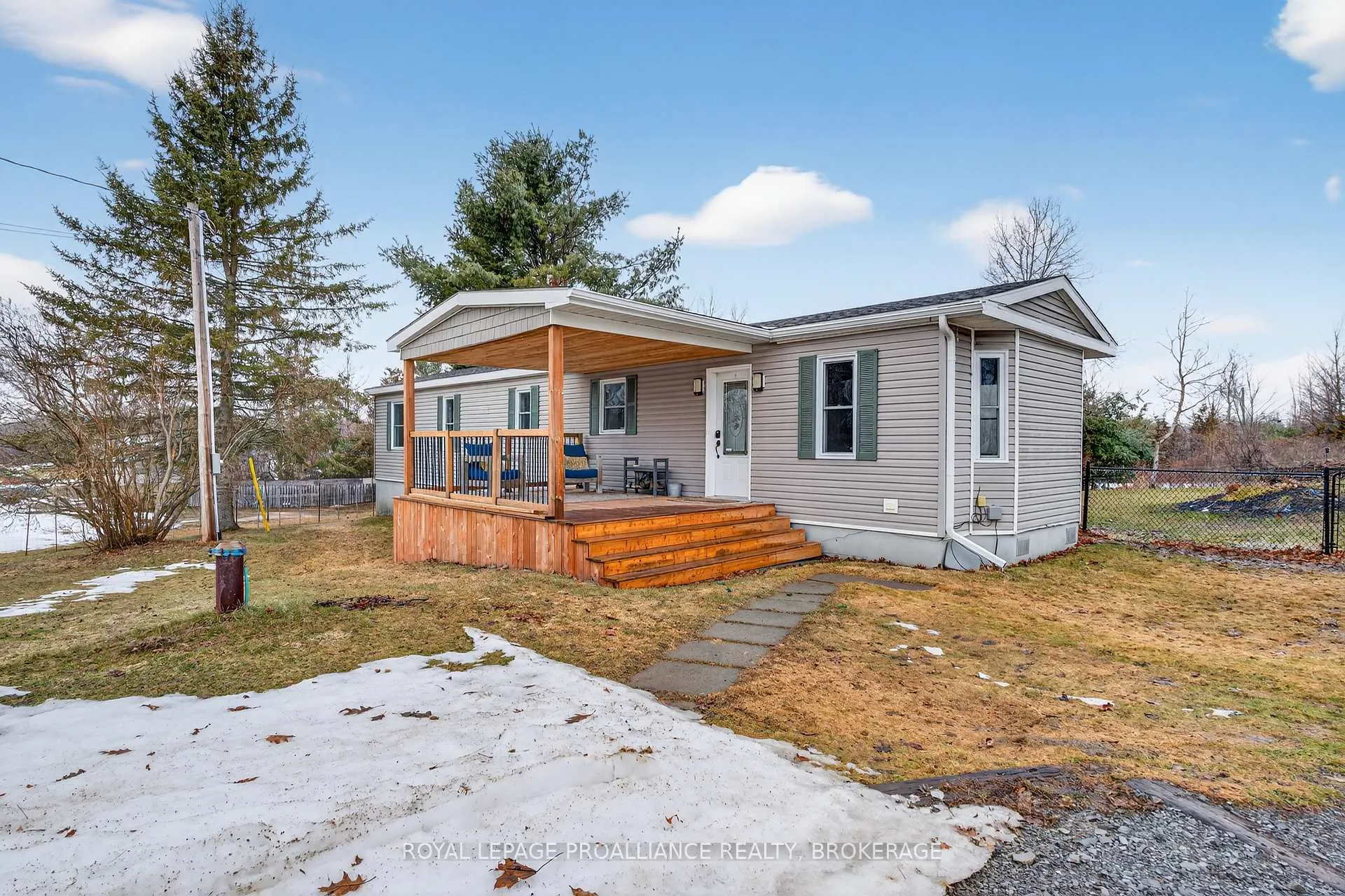 Photo 1 of 1288 Asselstine Road, Frontenac, Frontenac South — HOMEH