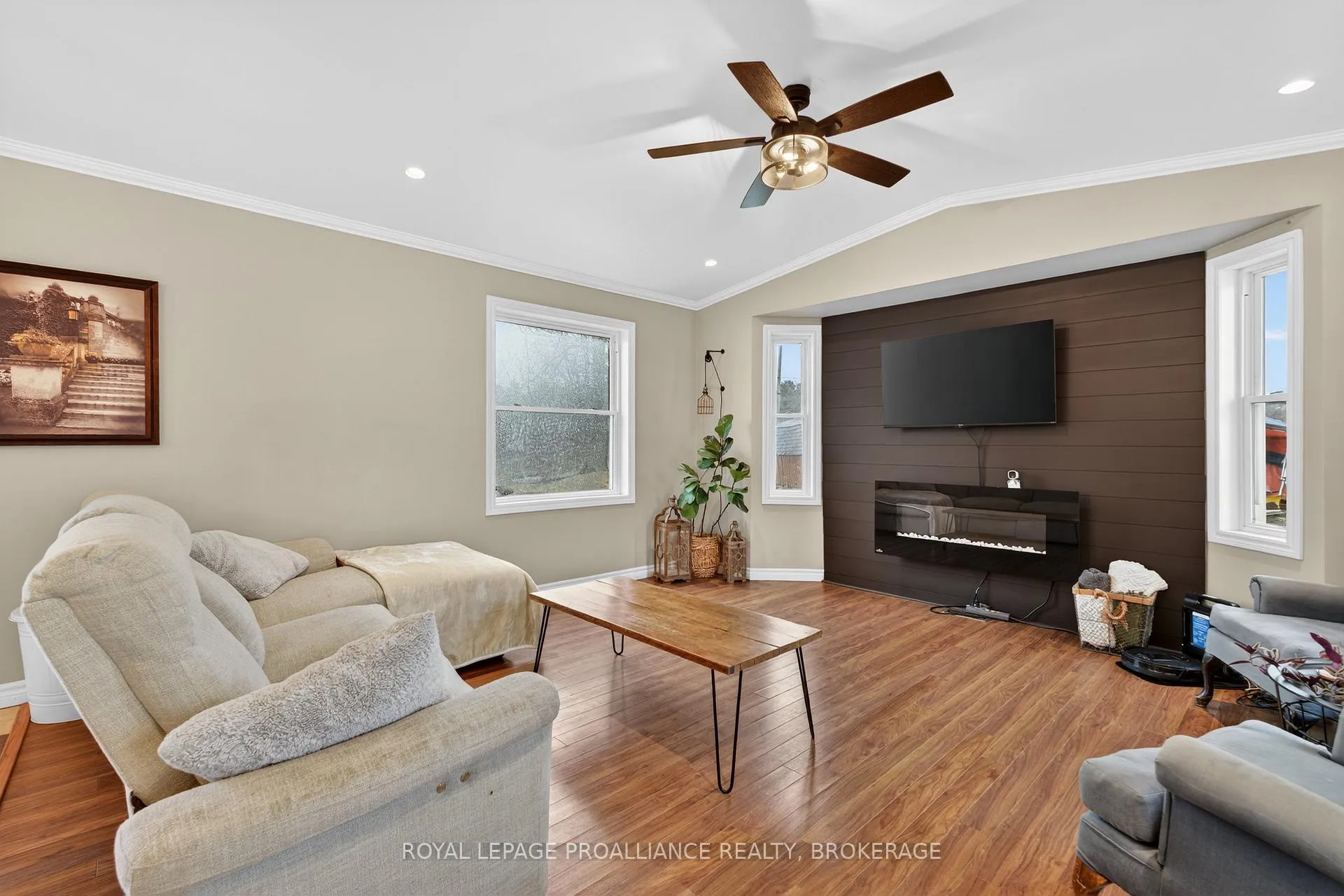 Photo 4 of 1288 Asselstine Road, Frontenac, Frontenac South — HOMEH