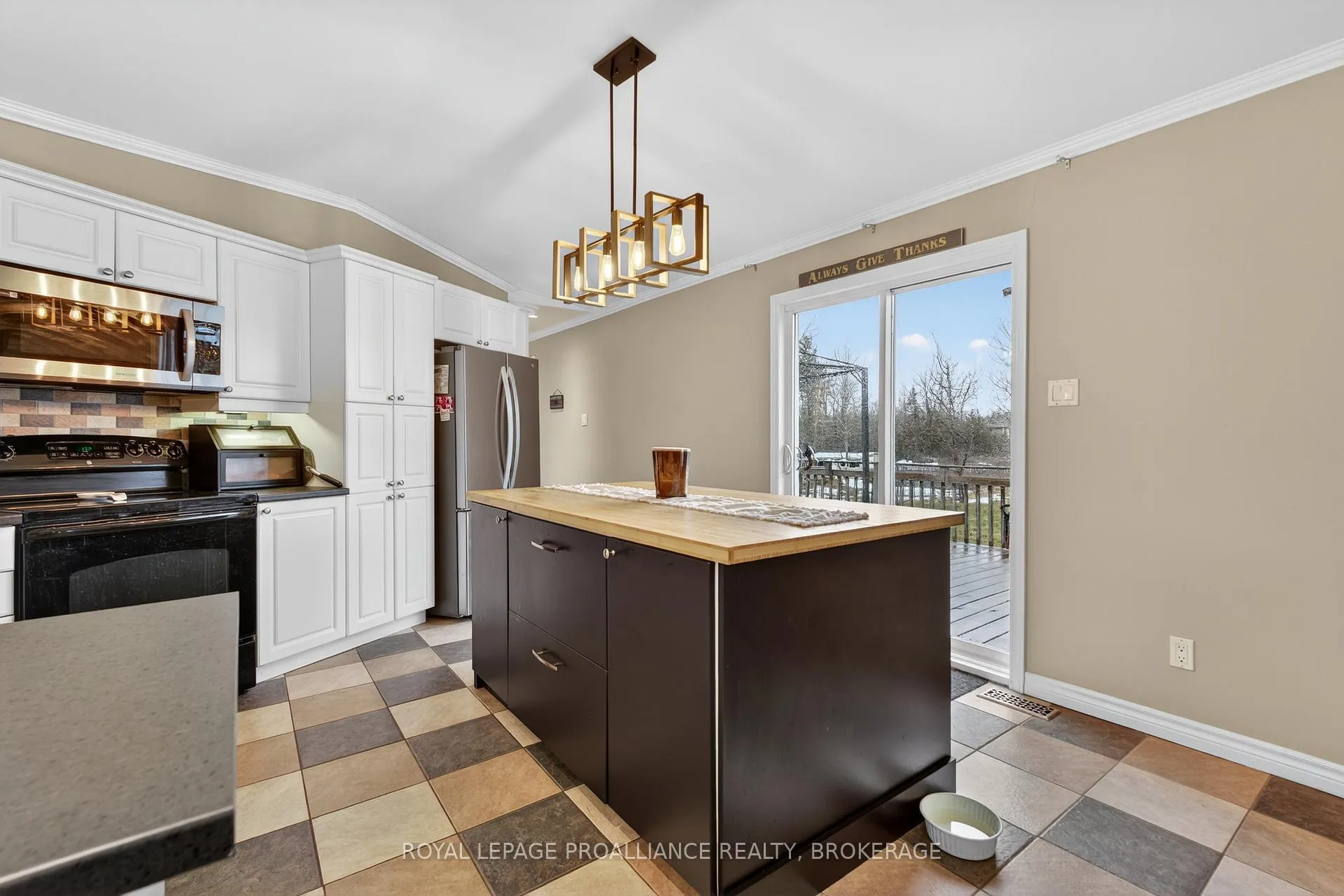 Photo 7 of 1288 Asselstine Road, Frontenac, Frontenac South — HOMEH