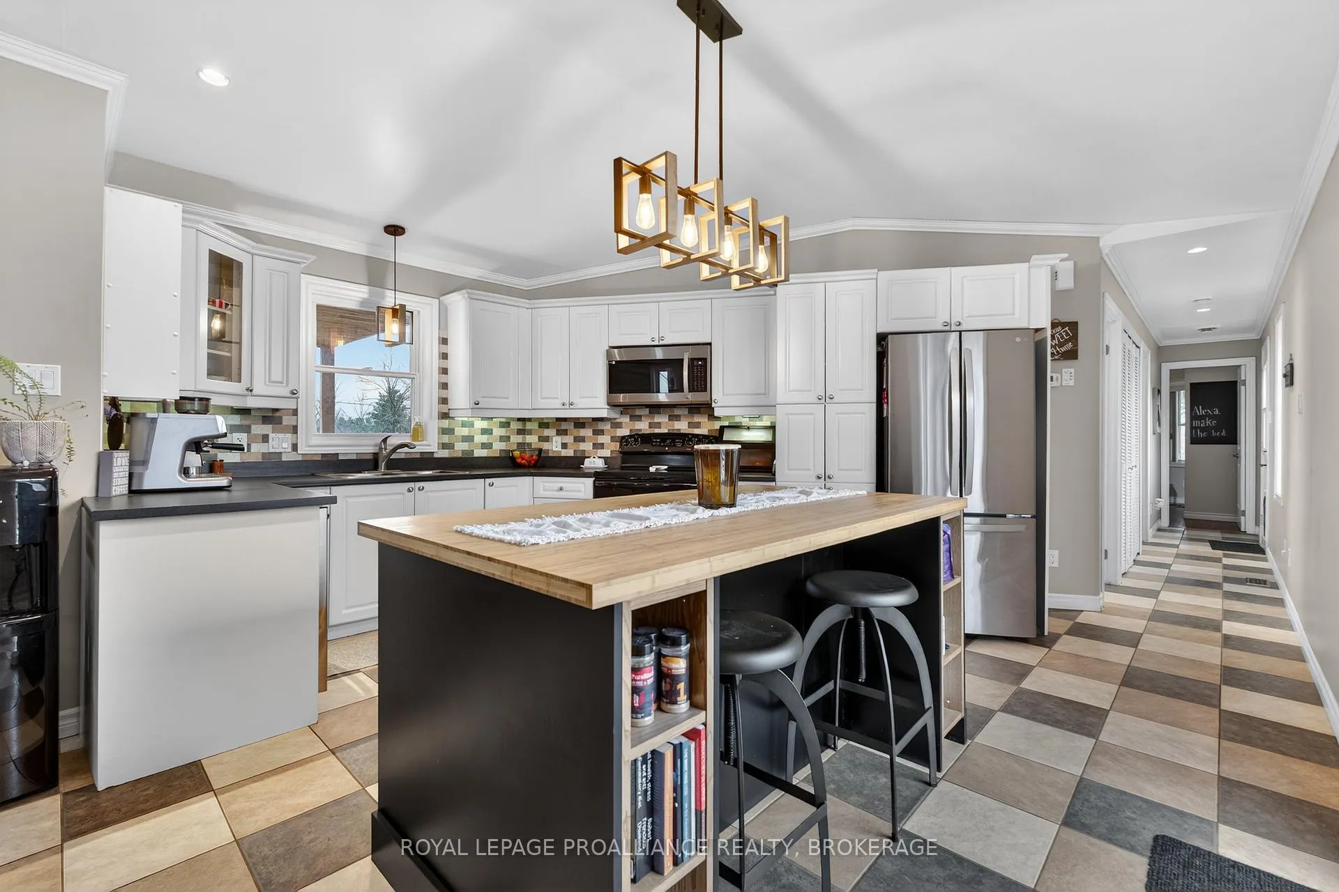 Photo 8 of 1288 Asselstine Road, Frontenac, Frontenac South — HOMEH