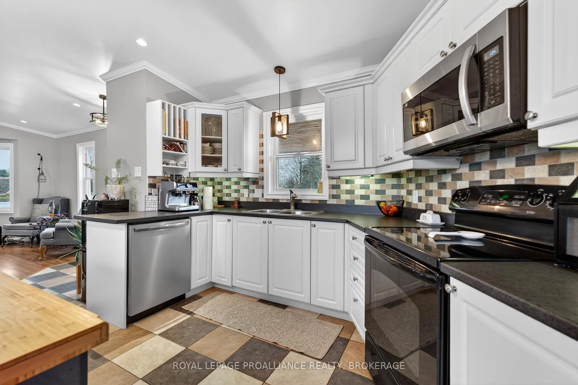 Photo 10 of 1288 Asselstine Road, Frontenac, Frontenac South — HOMEH