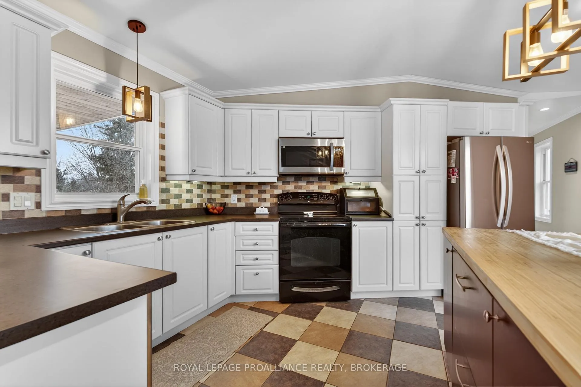 Photo 11 of 1288 Asselstine Road, Frontenac, Frontenac South — HOMEH