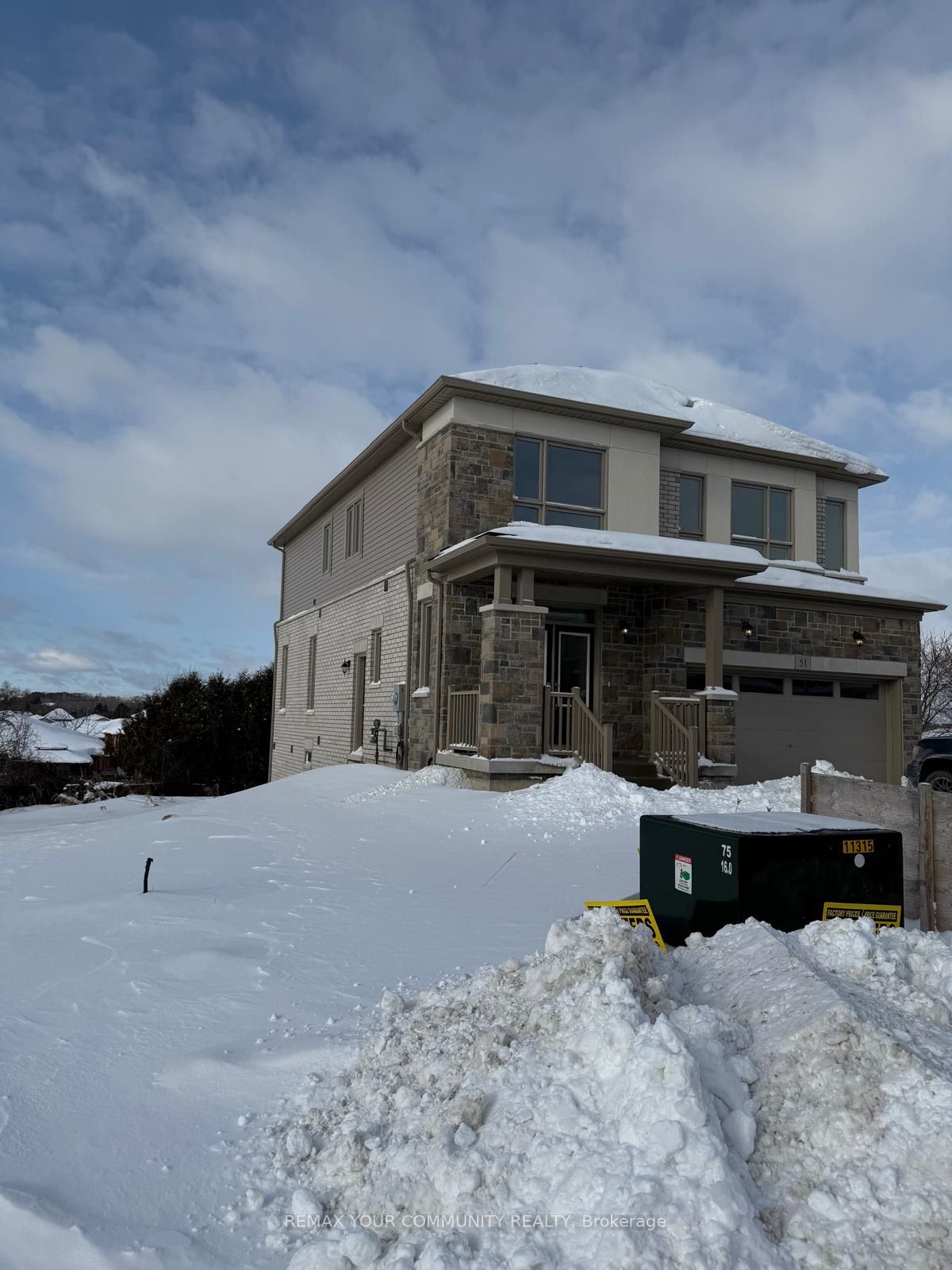 Photo 2 of 51 West Oak Trail, Barrie, Rural Barrie Southeast — HOMEH