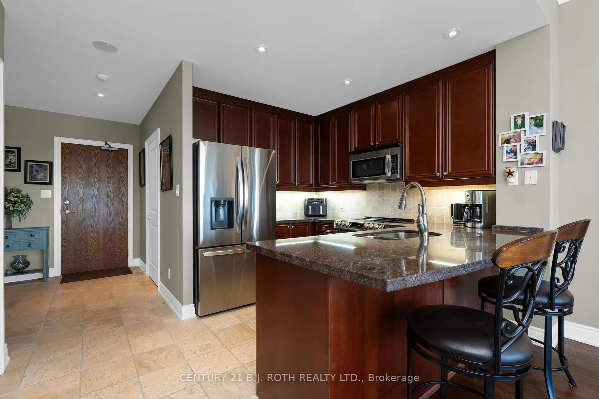 Photo 12 of Unit PH09, 37 Ellen Street, Barrie, Lakeshore — HOMEH
